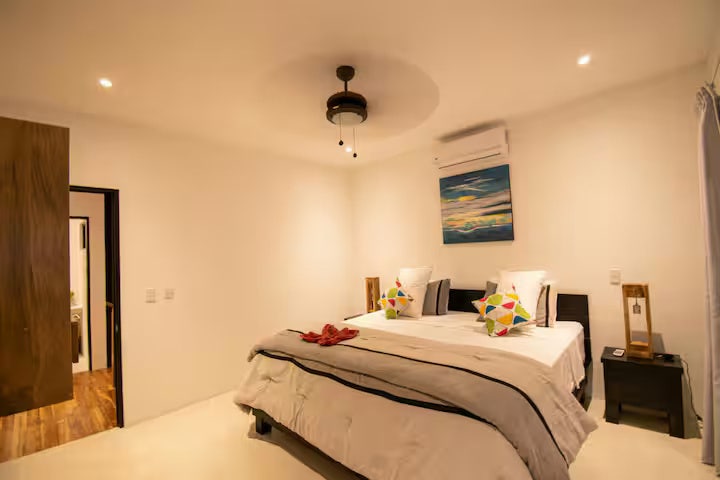 Modern Two Bedroom Home with Pool and Internal Garden — photo 8 of 13