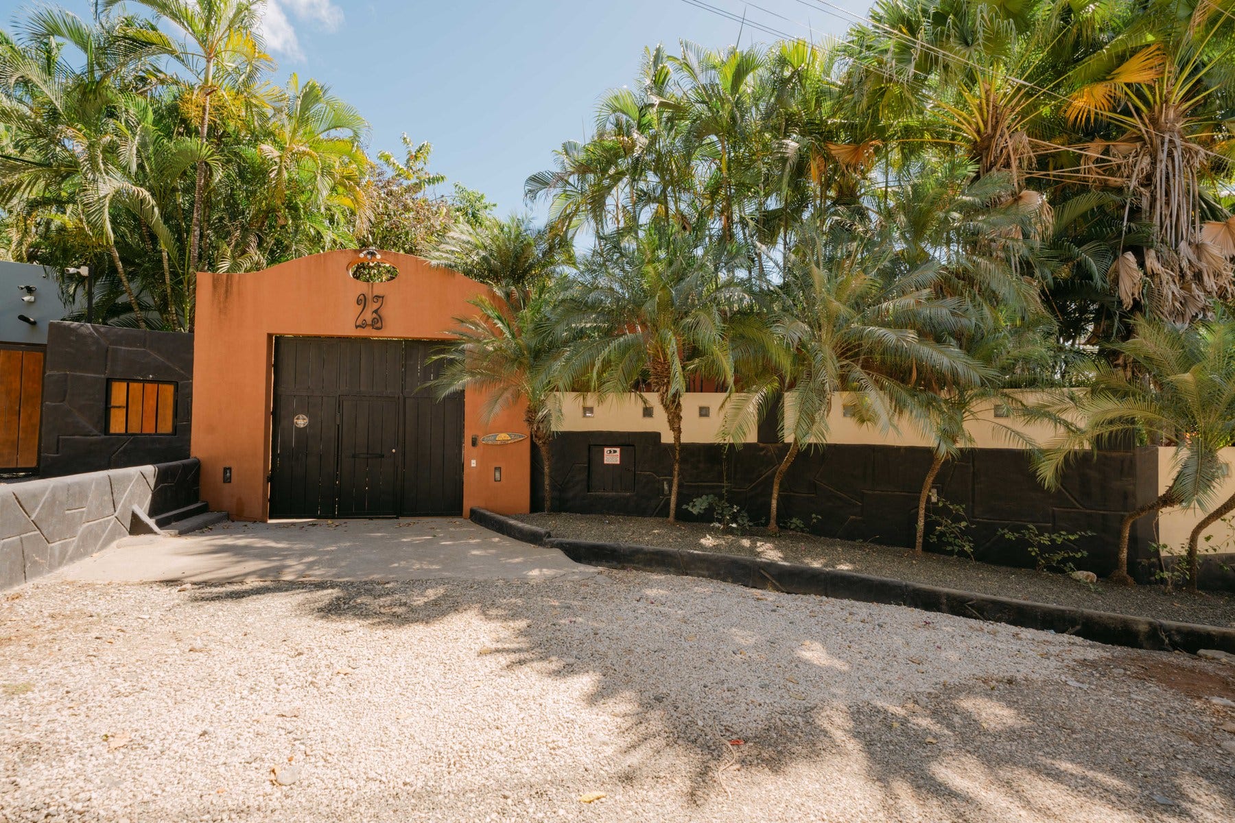 Affordable Tropical Home — photo 4 of 19
