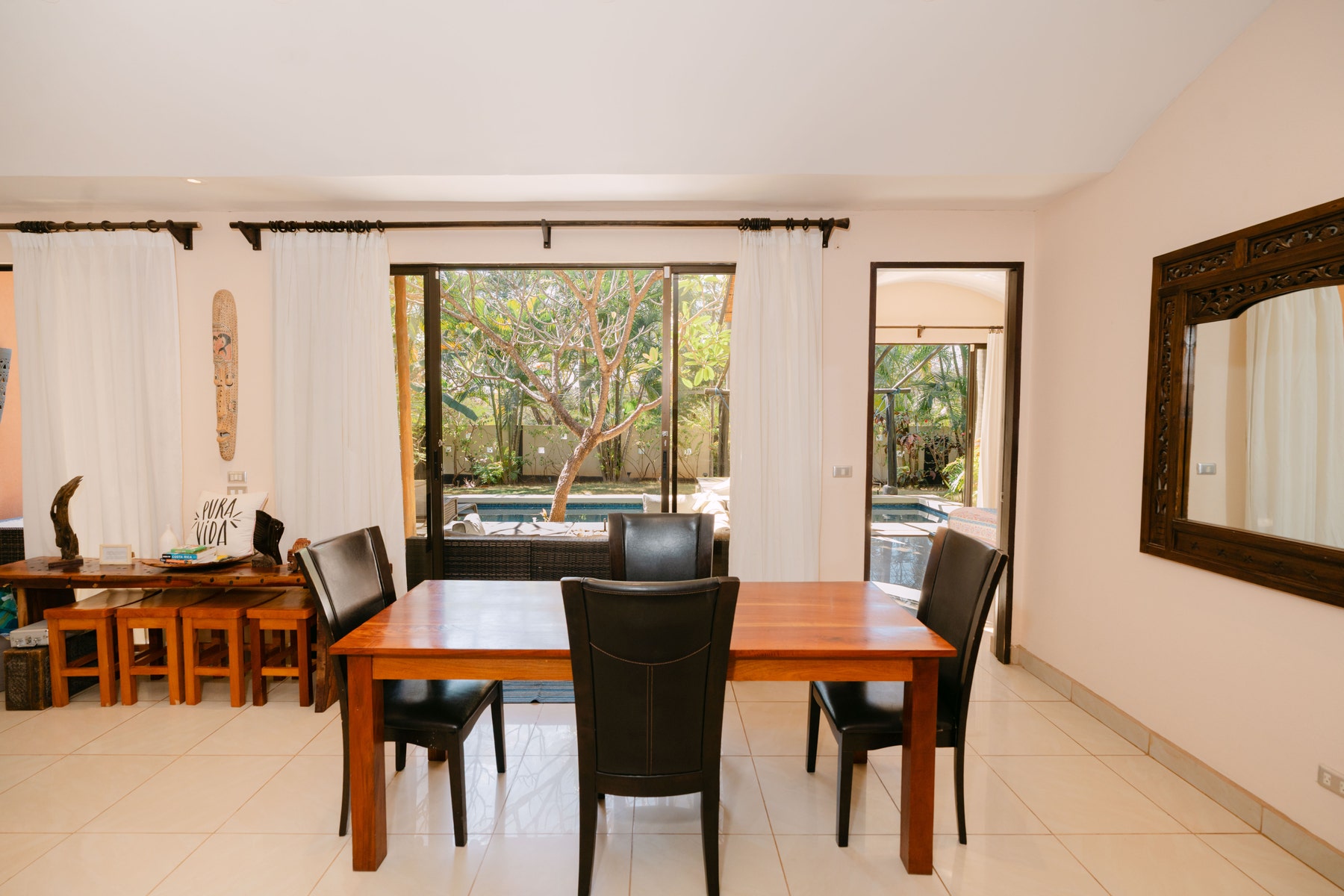 Affordable Tropical Home — photo 9 of 19