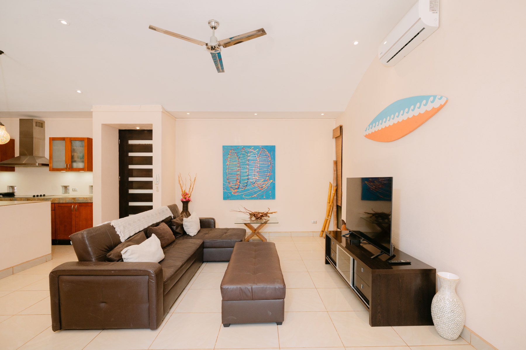 Affordable Tropical Home — photo 11 of 19