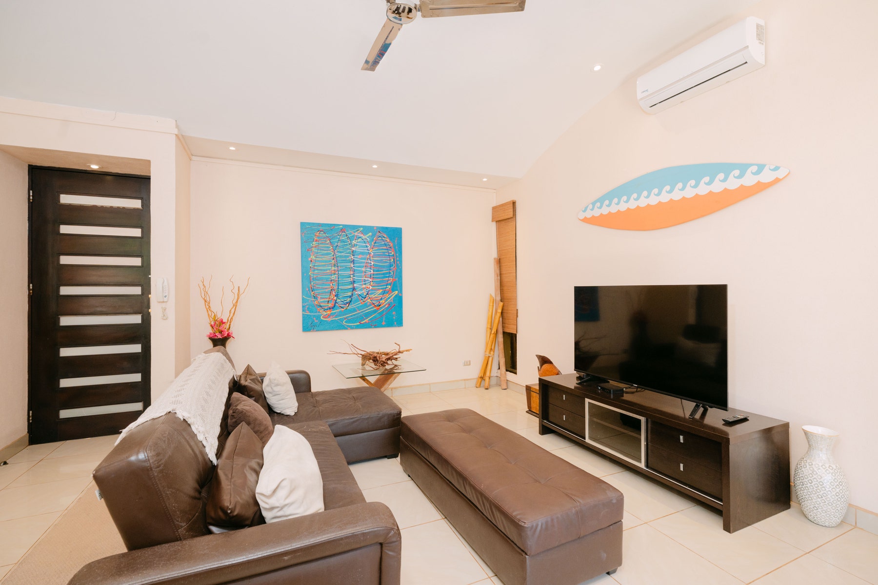 Affordable Tropical Home — photo 12 of 19