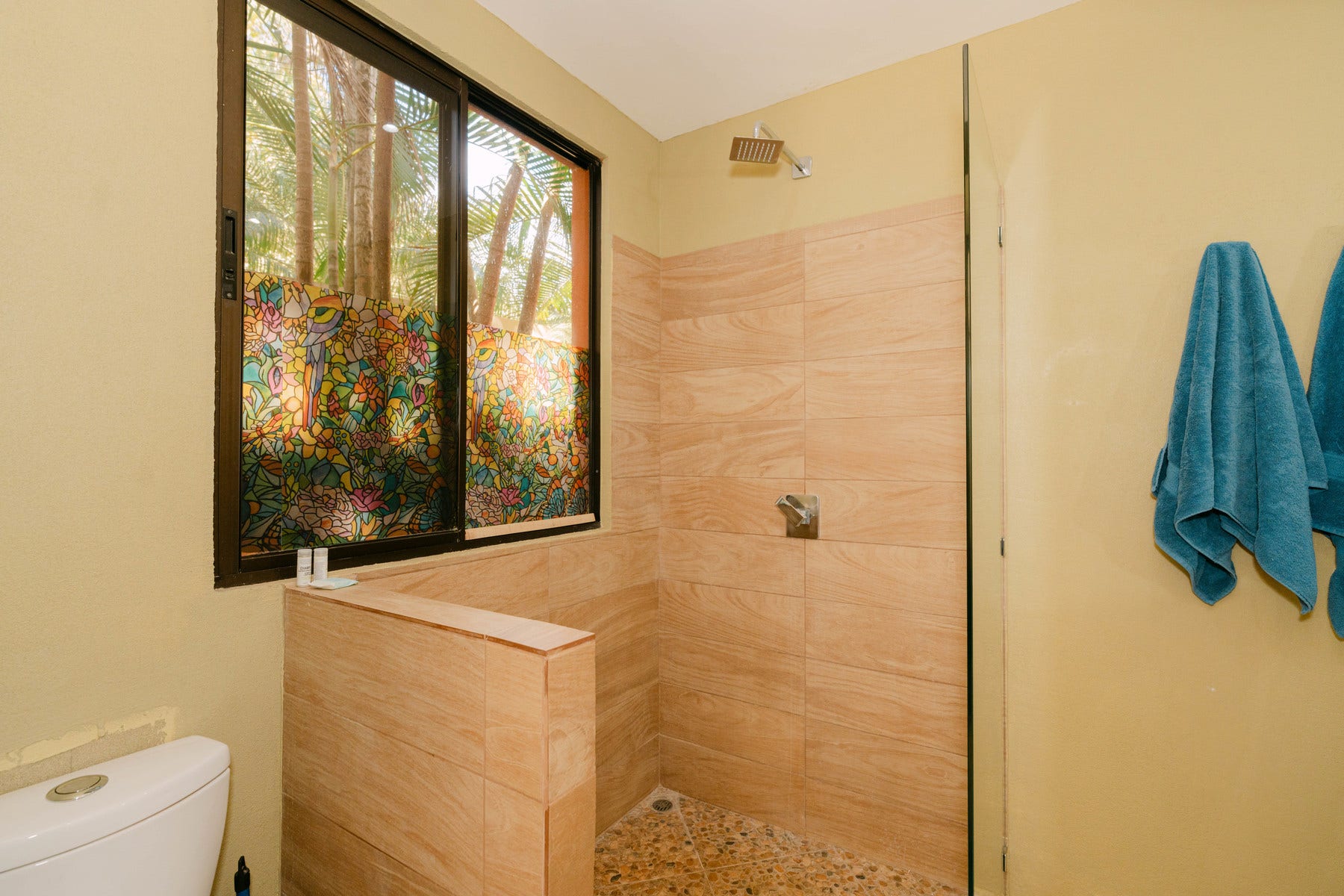 Affordable Tropical Home — photo 17 of 19