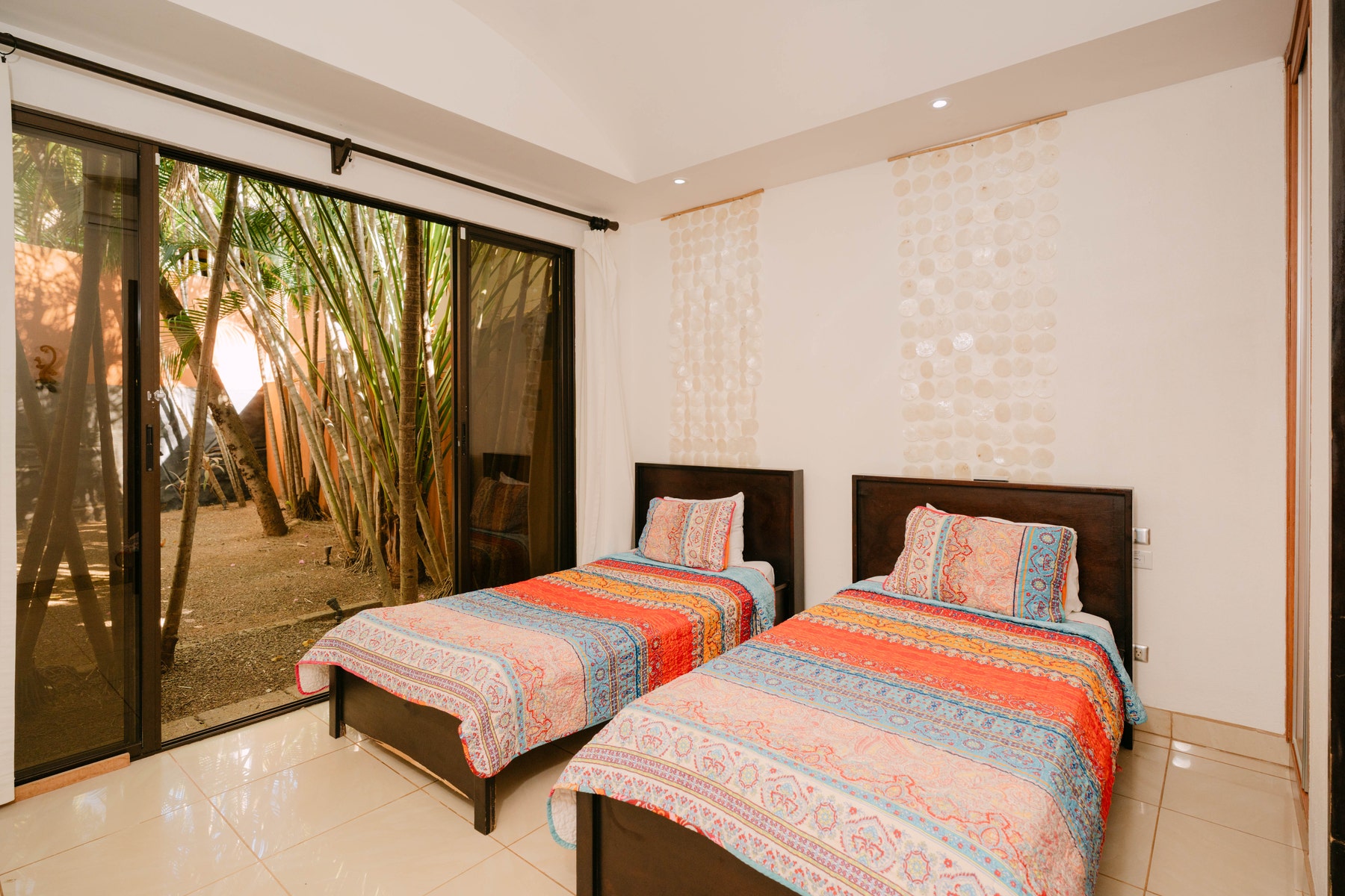 Affordable Tropical Home — photo 18 of 19