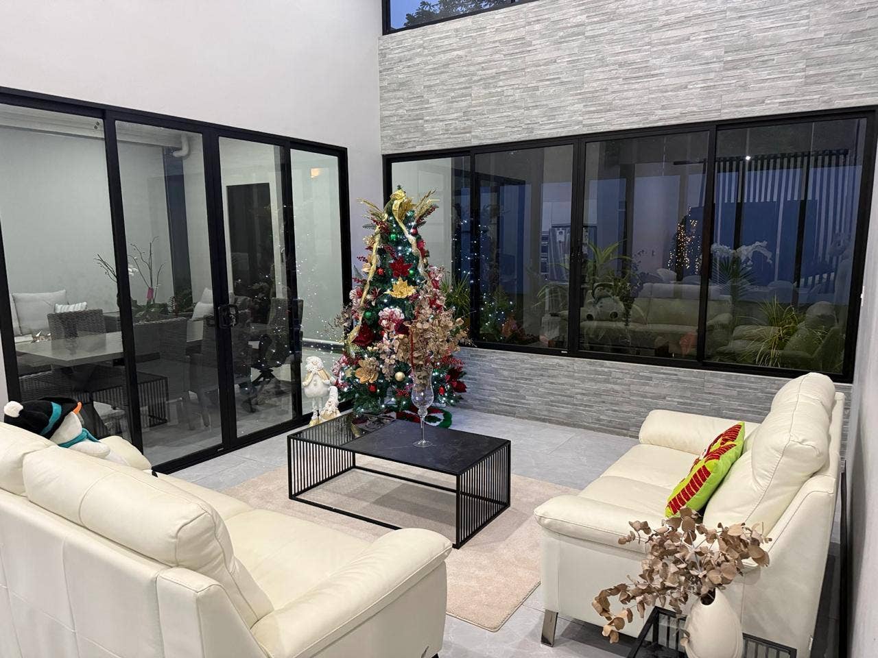 Strategically Located Home. Perez Zeledon, Perez Zeledon, San Jose, Costa Rica — photo 2 of 5