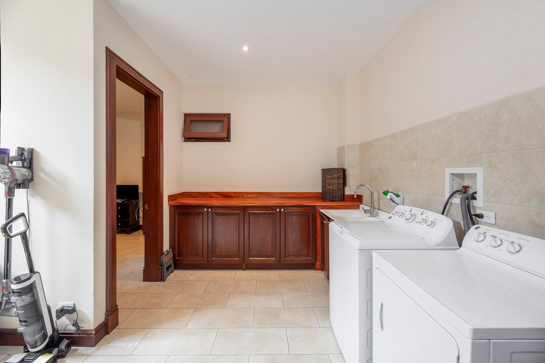 Cerro Real family residence. — photo 9 of 19