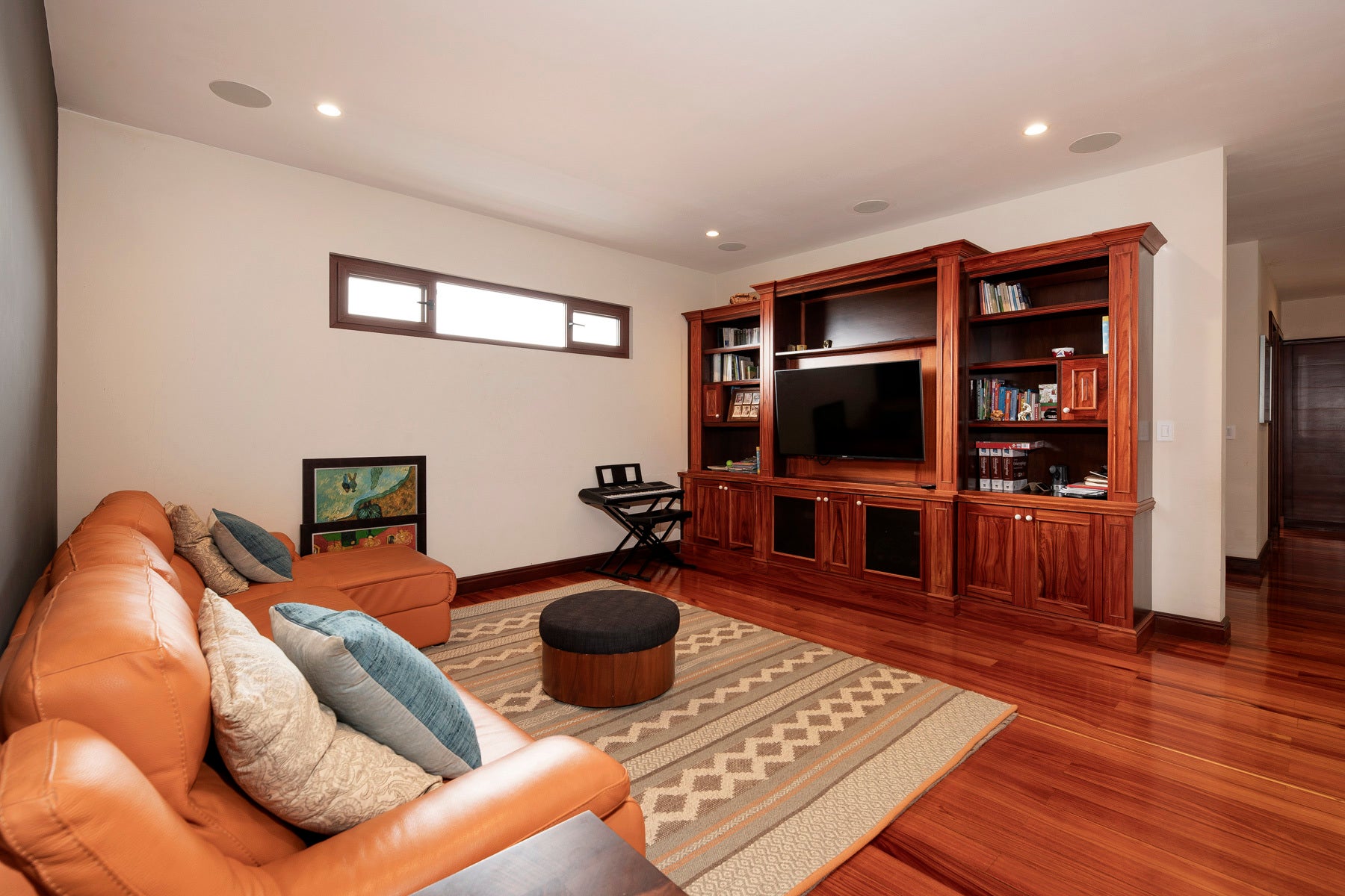 Cerro Real family residence. — photo 11 of 19
