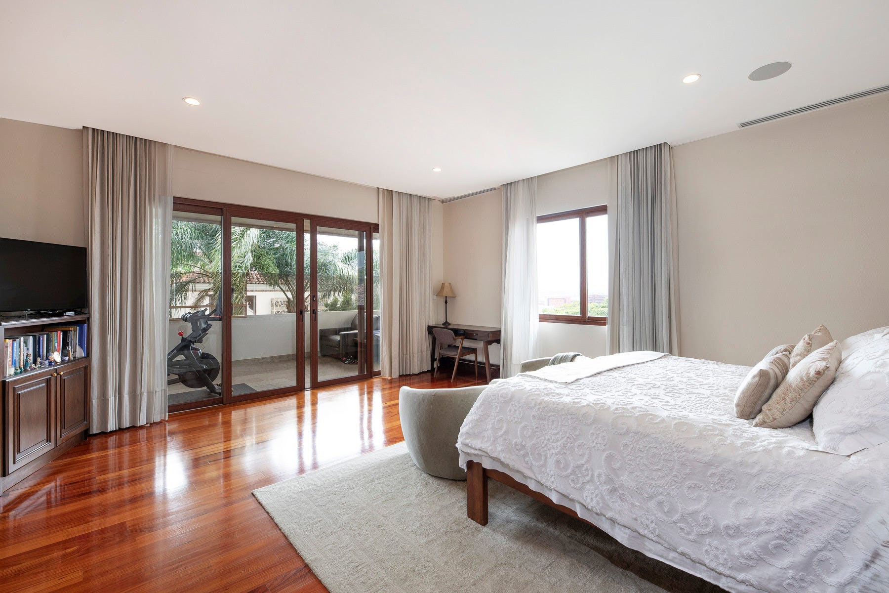 Cerro Real family residence. — photo 12 of 19