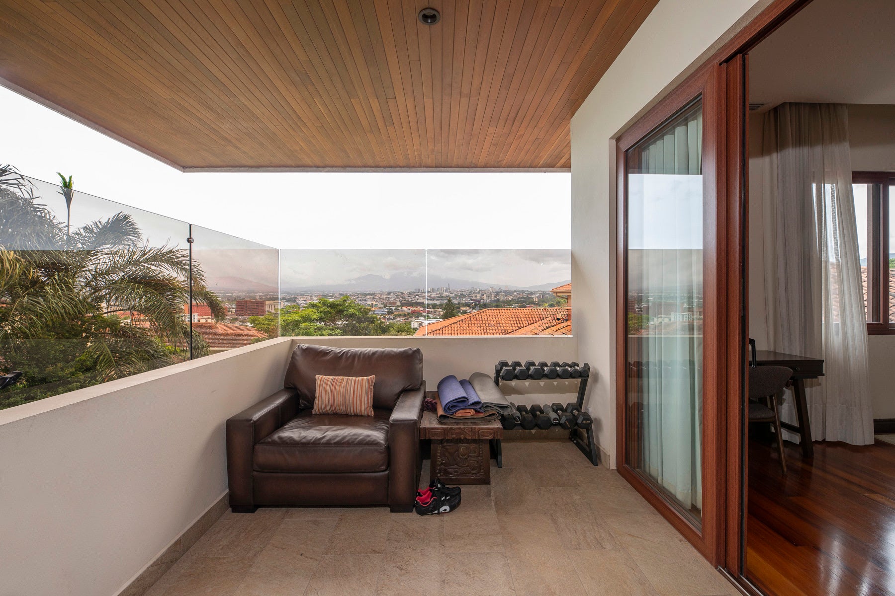 Cerro Real family residence. — photo 15 of 19