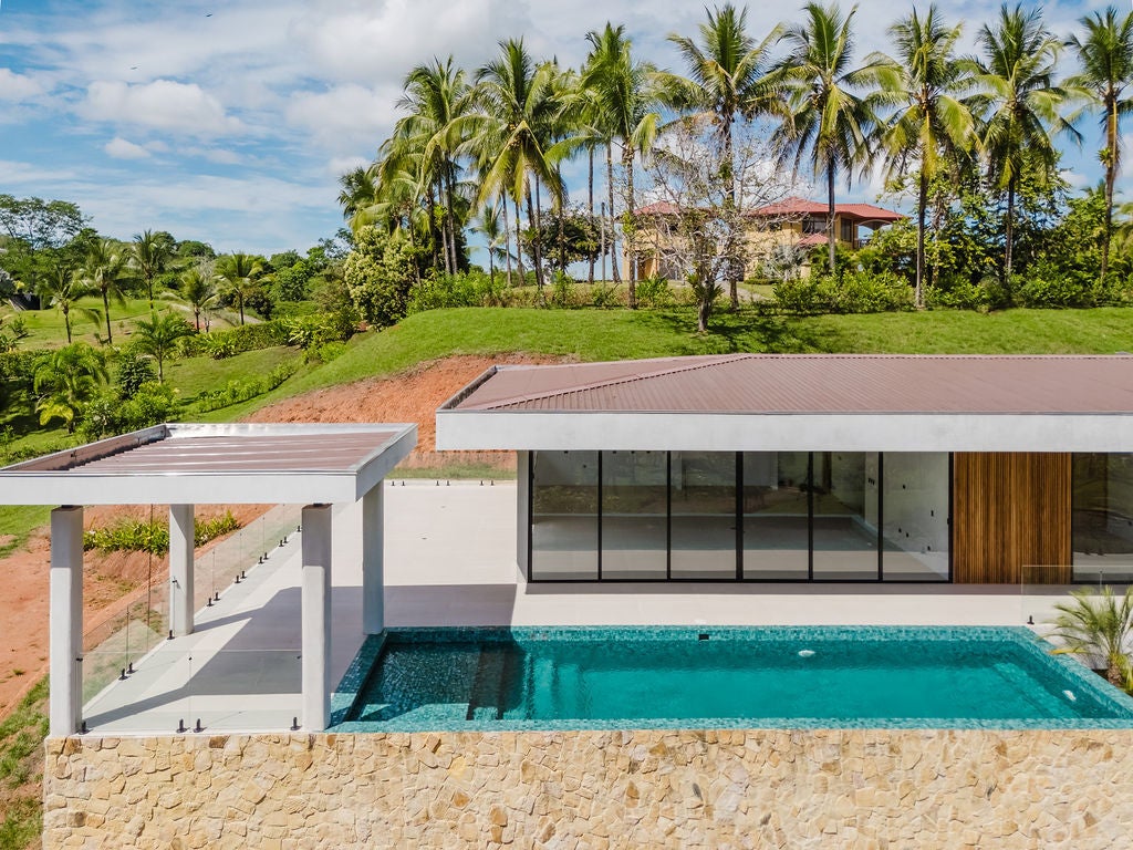 Brand New Luxury Residence — photo 2 of 19