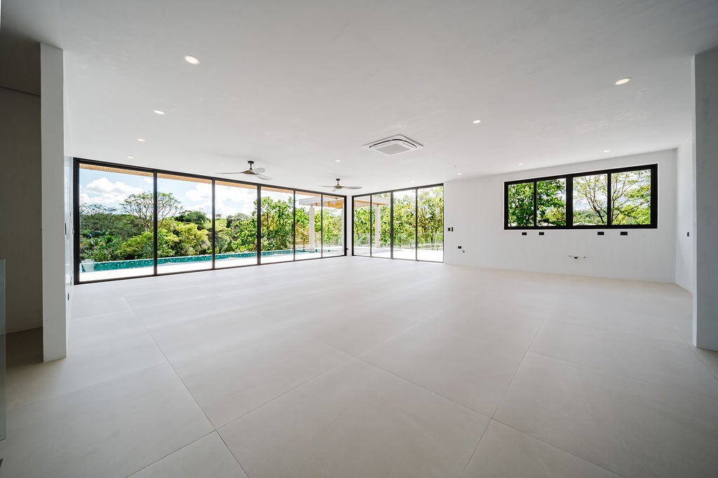 Brand New Luxury Residence — photo 9 of 19