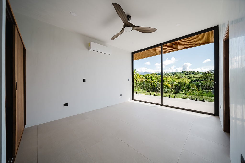 Brand New Luxury Residence — photo 12 of 19