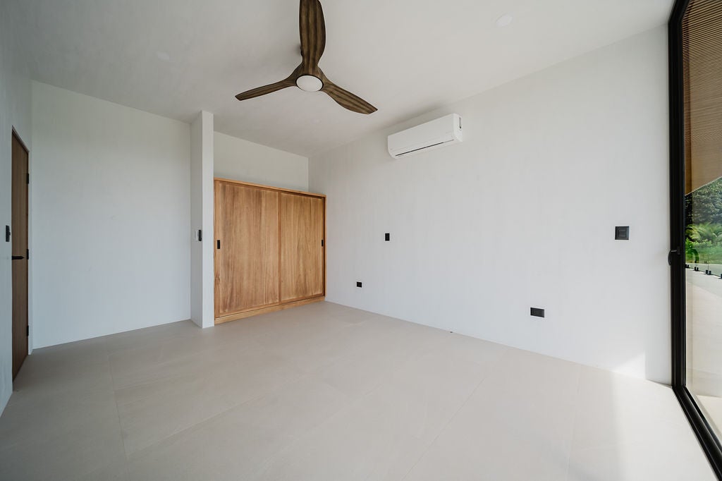 Brand New Luxury Residence — photo 15 of 19
