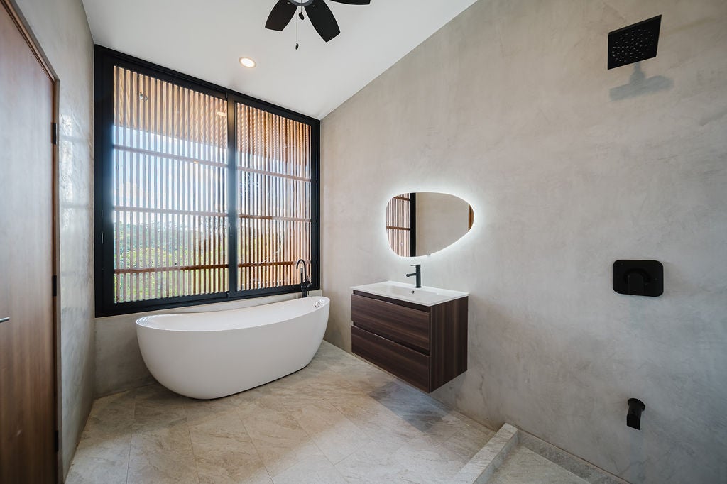 Brand New Luxury Residence — photo 16 of 19