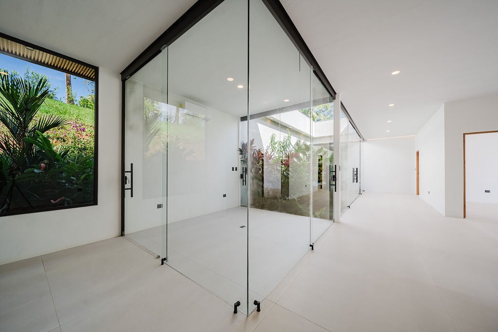 Brand New Luxury Residence — photo 17 of 19