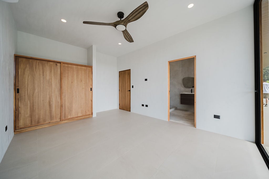 Brand New Luxury Residence — photo 18 of 19