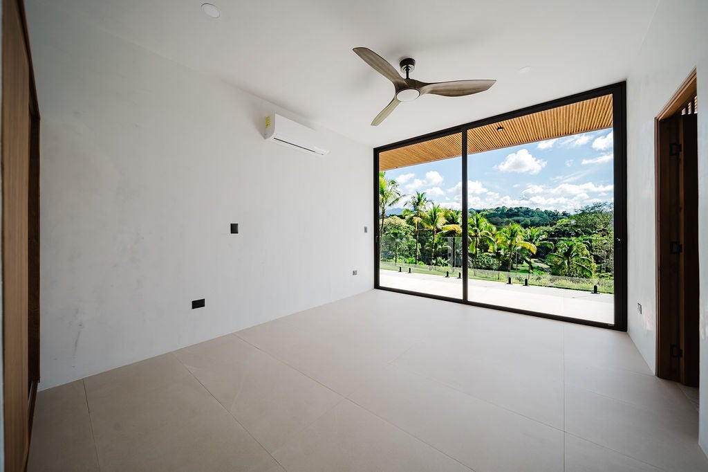 Brand New Luxury Residence — photo 19 of 19