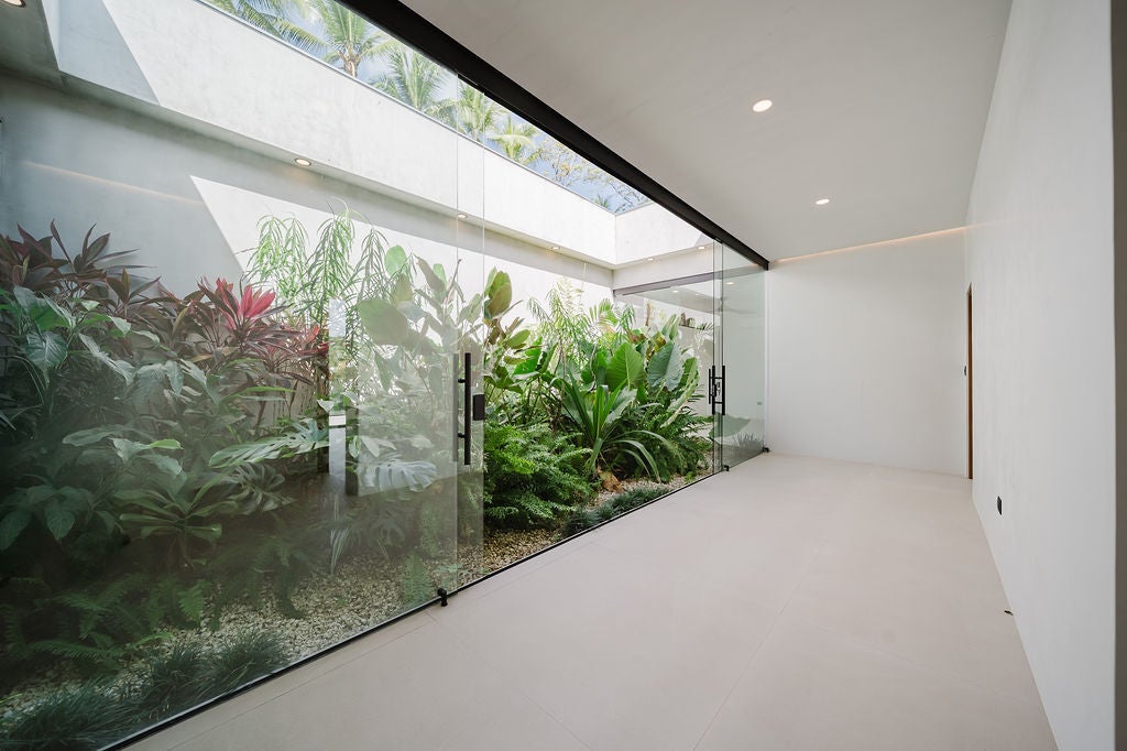 Brand New Luxury Residence — photo 14 of 19