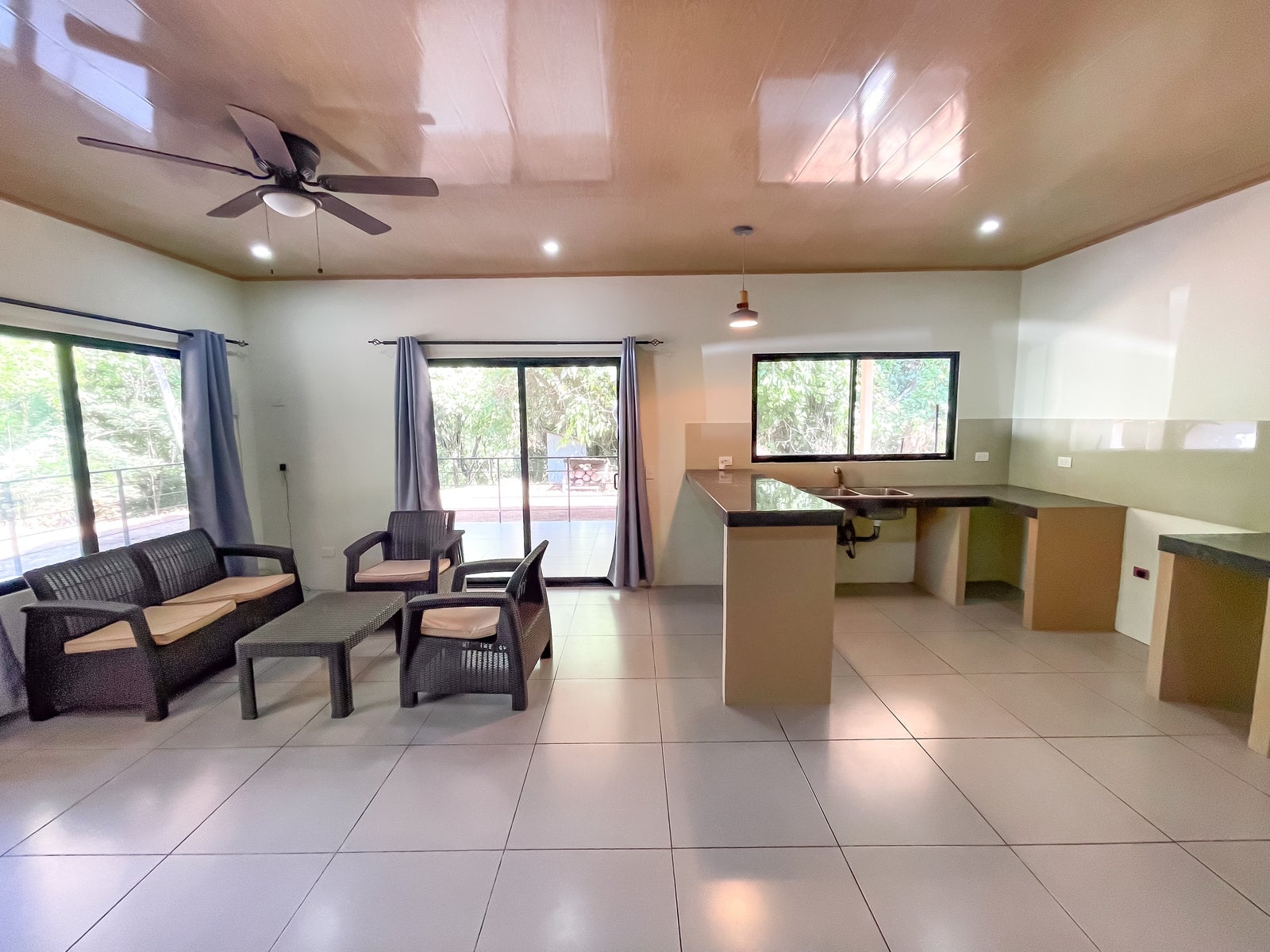 Jungle House With a Huge Field to Expand it — photo 8 of 16