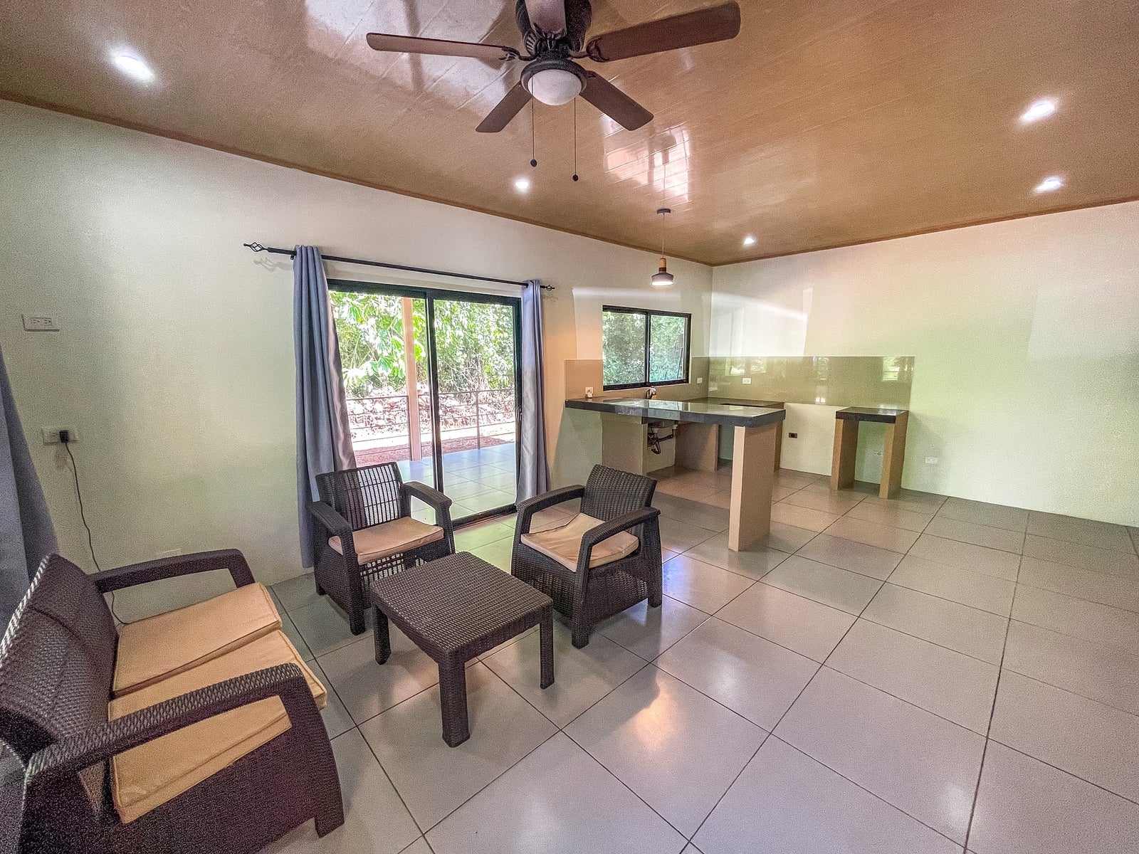 Jungle House With a Huge Field to Expand it — photo 9 of 16