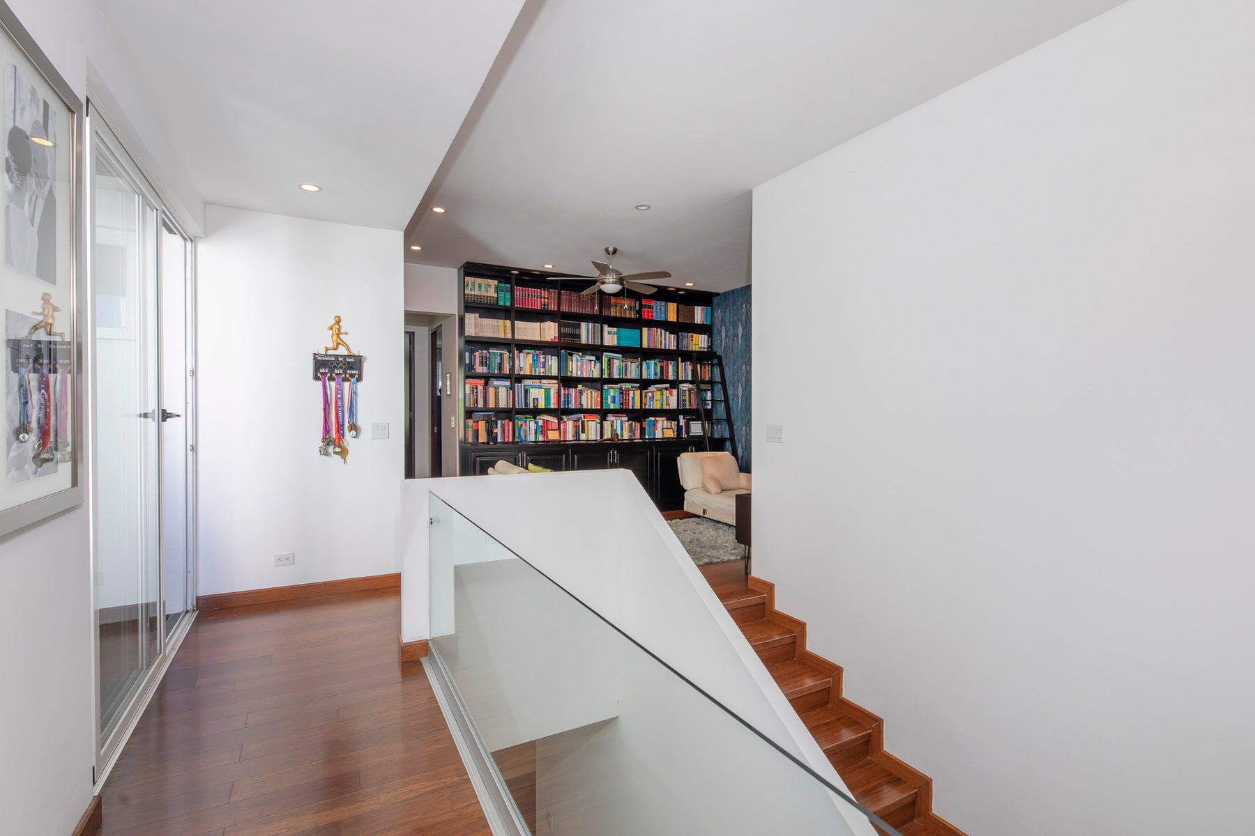 Asurcano modern family residence. — photo 18 of 19