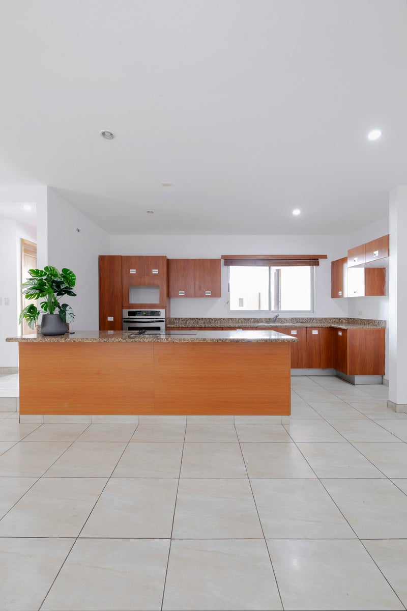 Condominio Casa Sol Santa Ana — photo 8 of 19