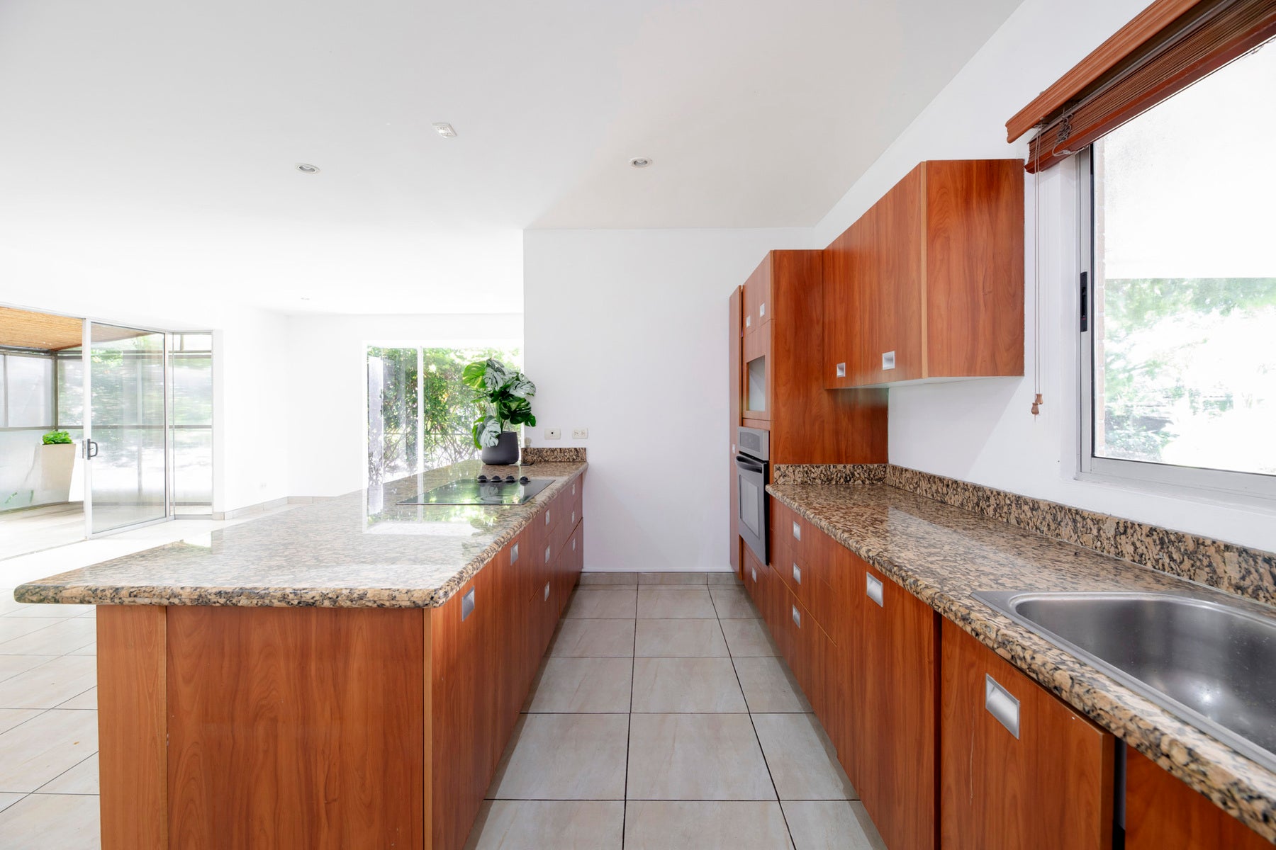 Condominio Casa Sol Santa Ana — photo 4 of 19
