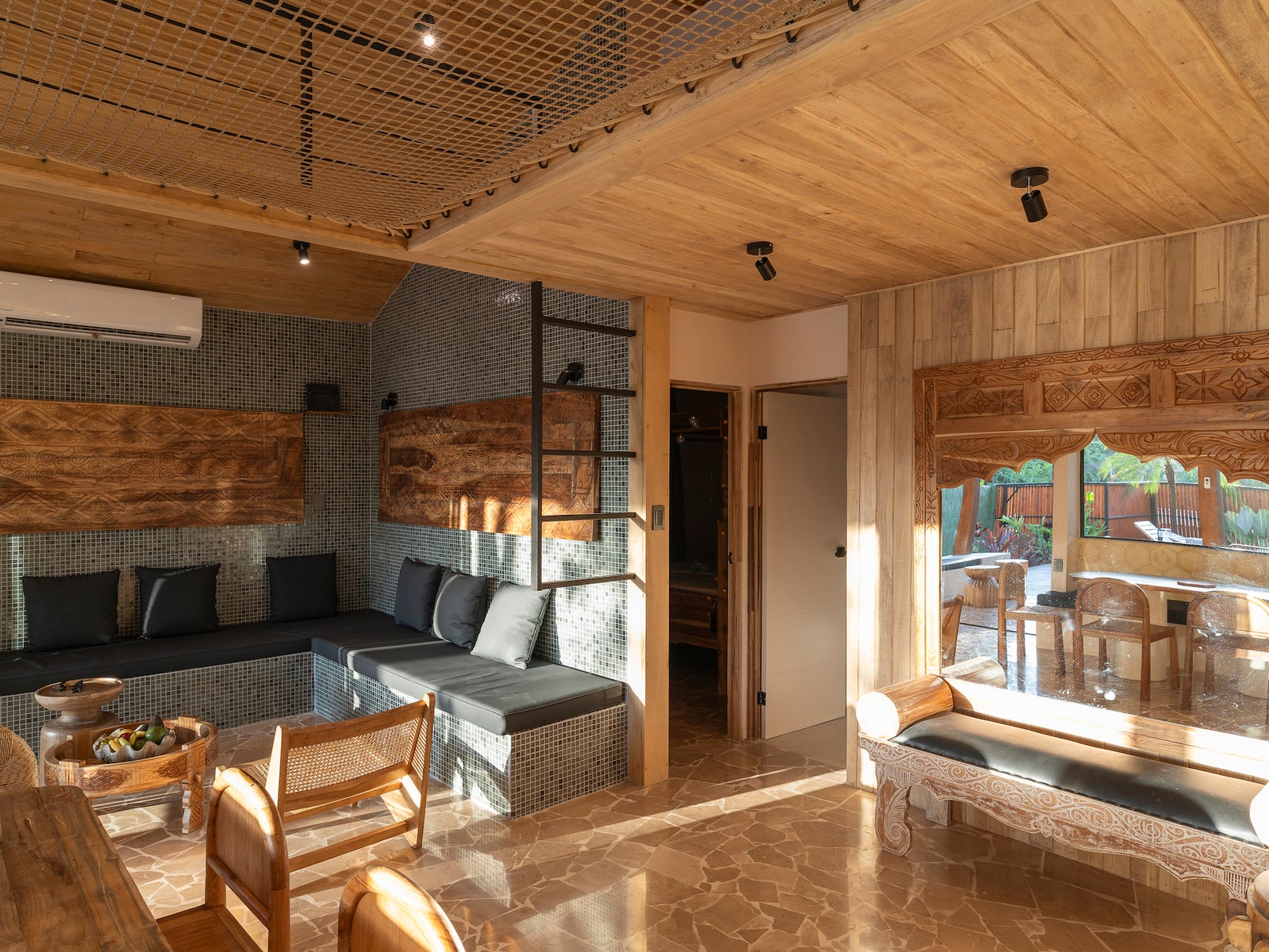 Modern Three Bedroom House with Pool — foto 6 de 19