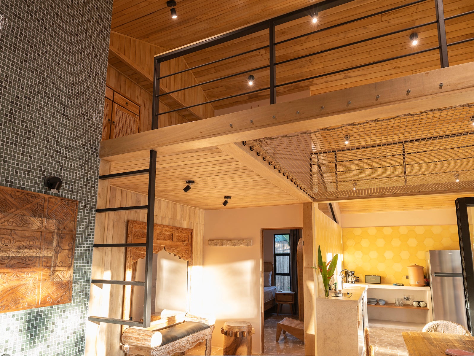 Modern Three Bedroom House with Pool — foto 16 de 19