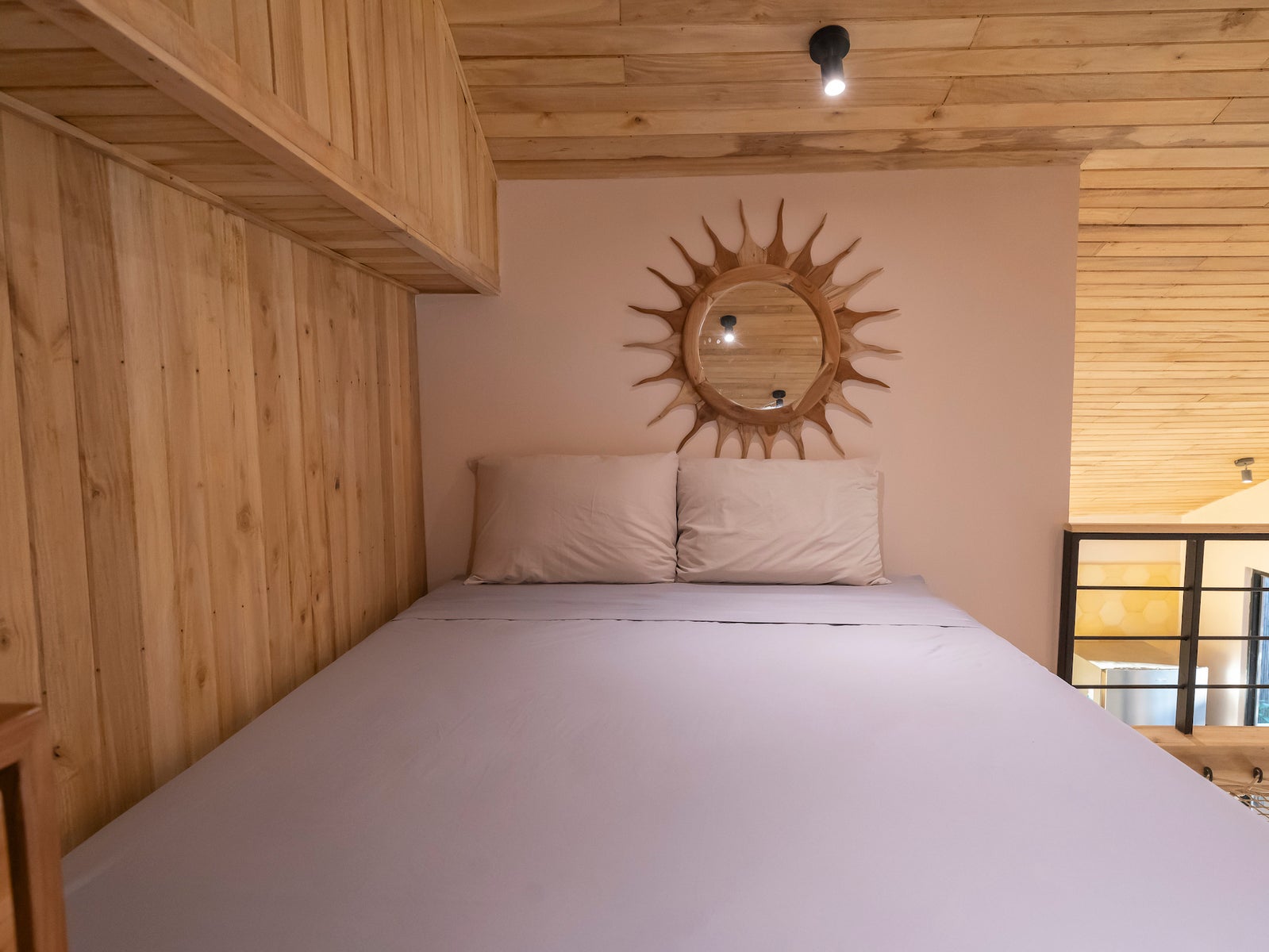 Modern Three Bedroom House with Pool — foto 17 de 19
