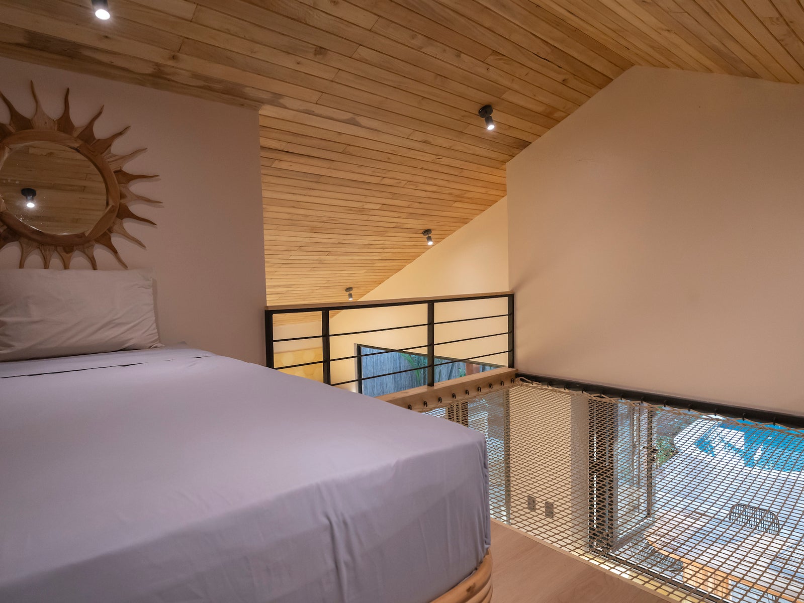 Modern Three Bedroom House with Pool — foto 18 de 19