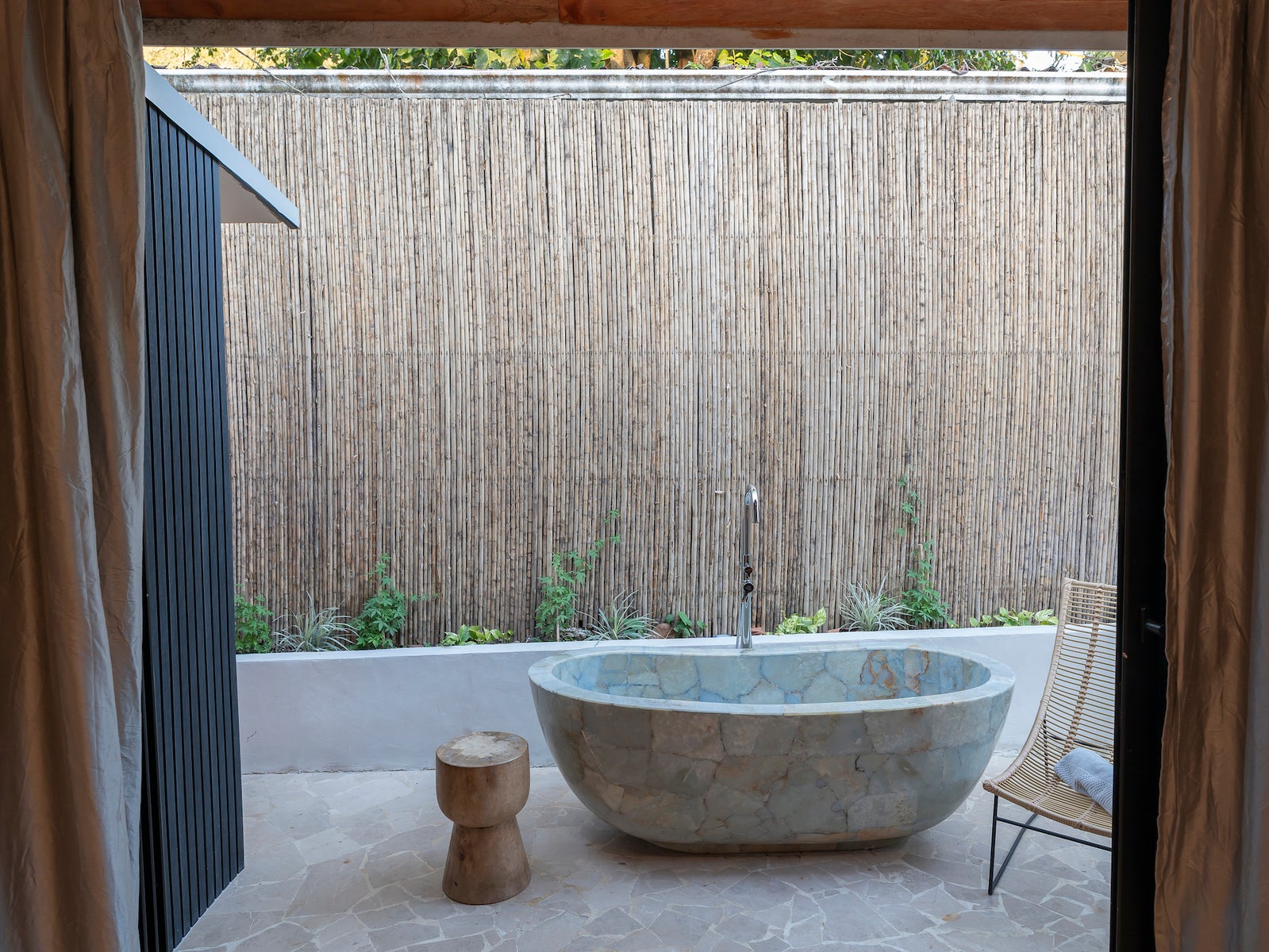 Modern Three Bedroom House with Pool — foto 13 de 19