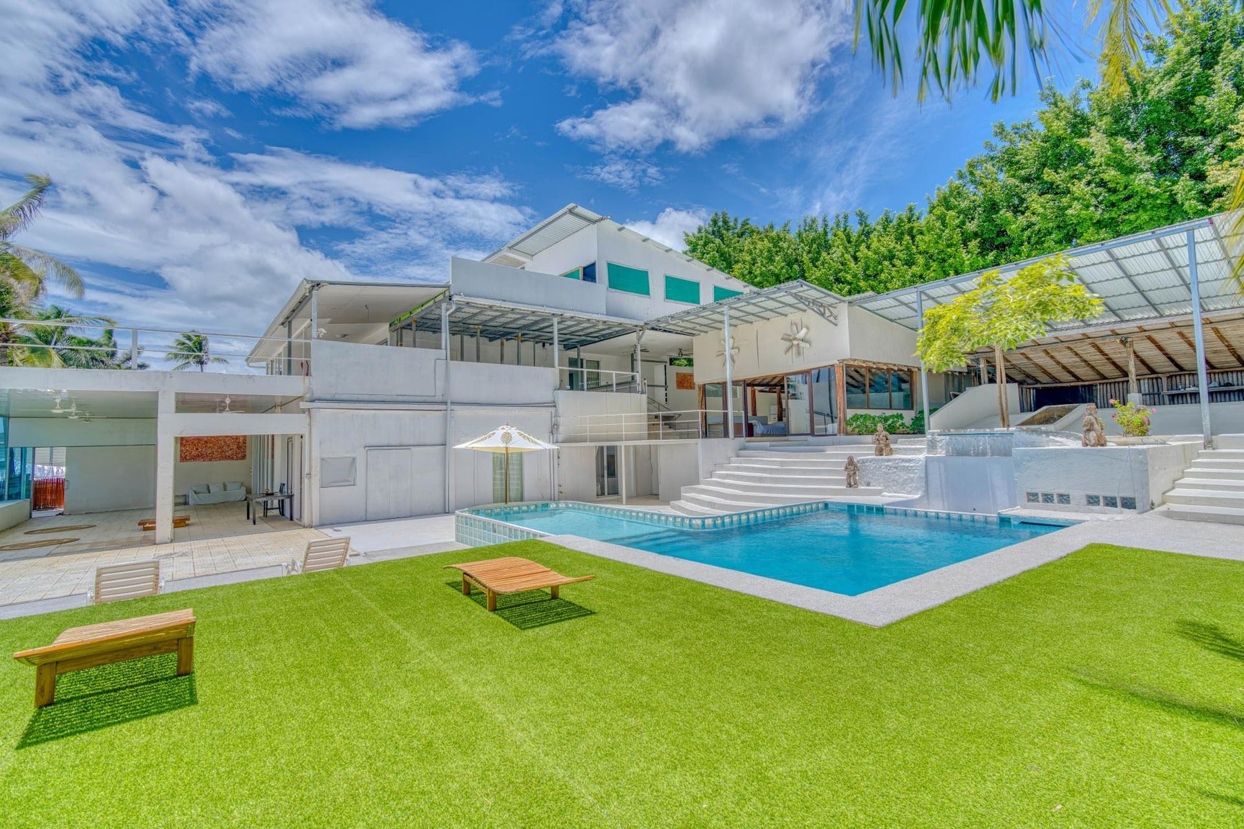 Double Beachfront Mixed Use Estate — photo 3 of 19