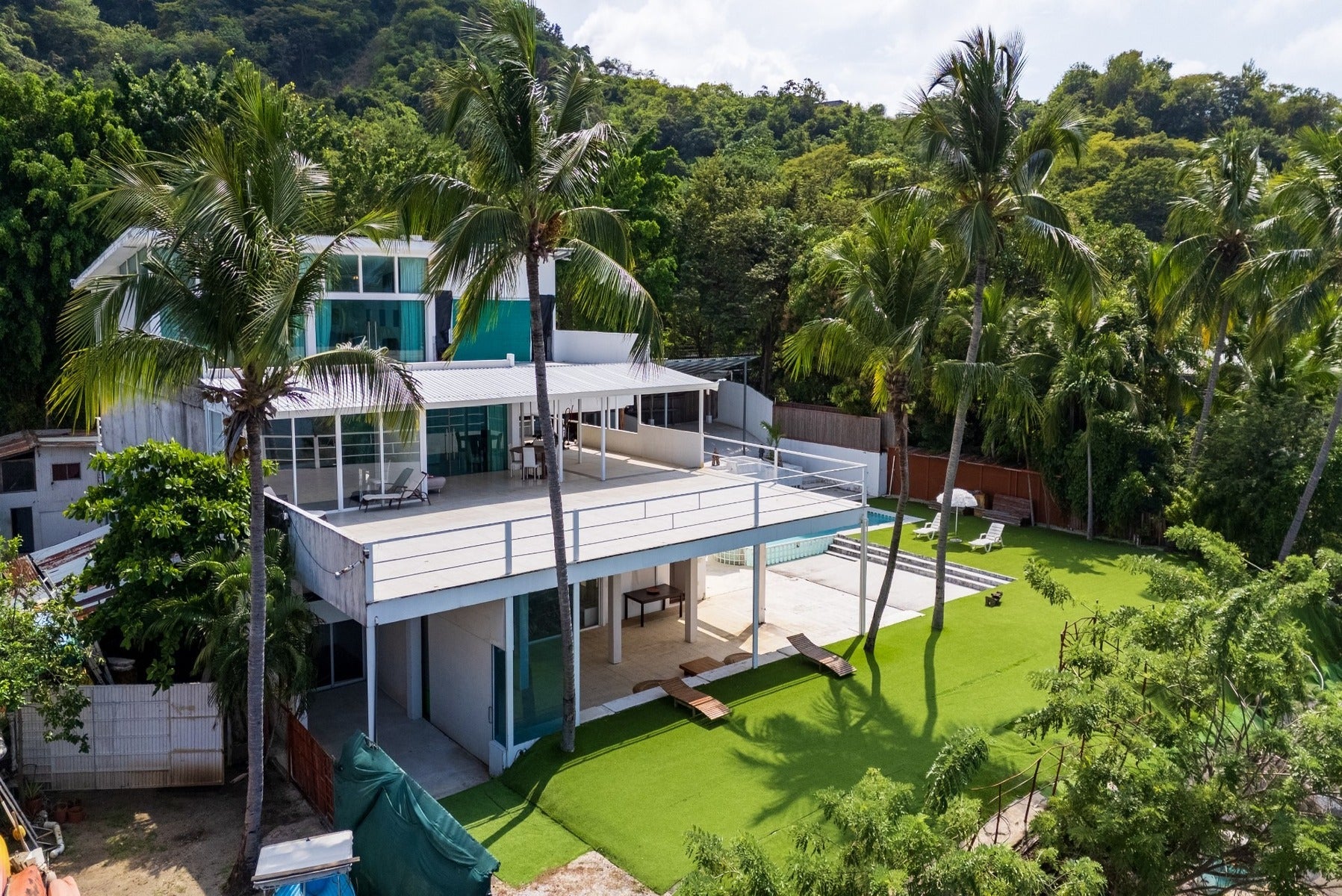 Double Beachfront Mixed Use Estate — photo 4 of 19
