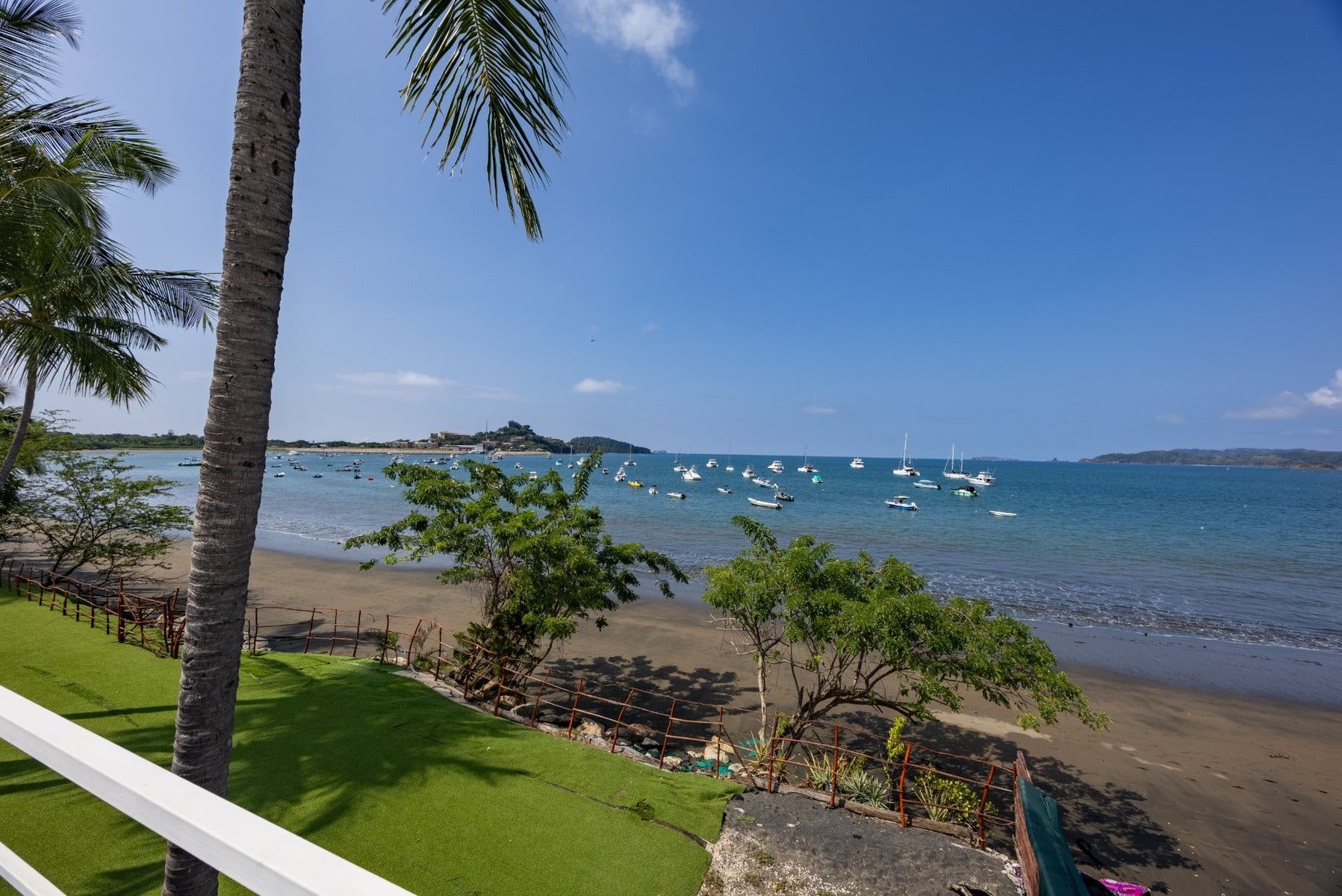 Double Beachfront Mixed Use Estate — photo 5 of 19