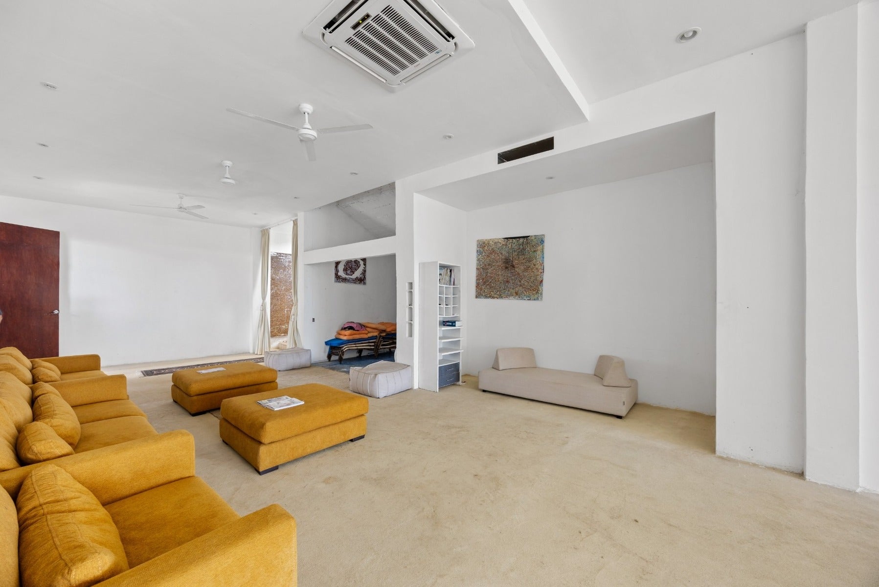 Double Beachfront Mixed Use Estate — photo 10 of 19