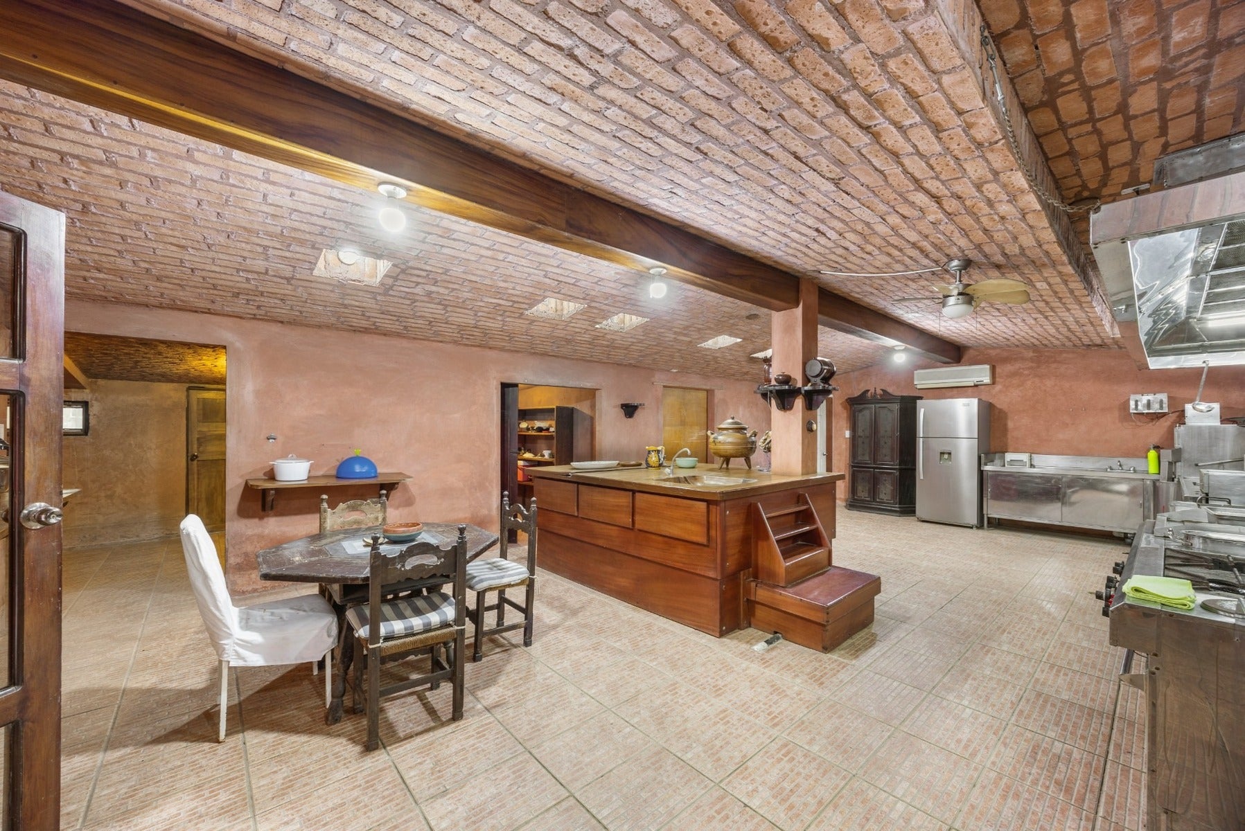 Double Beachfront Mixed Use Estate — photo 14 of 19