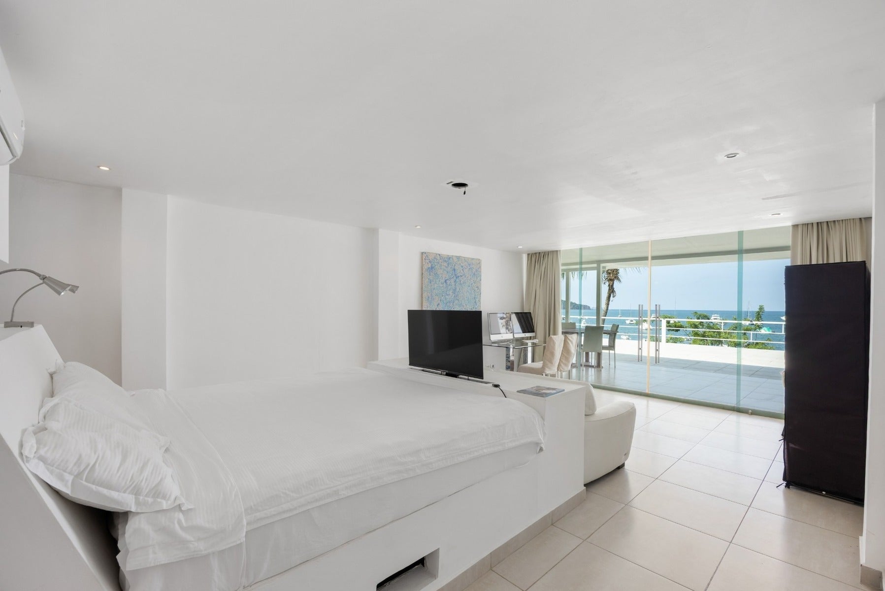 Double Beachfront Mixed Use Estate — photo 15 of 19