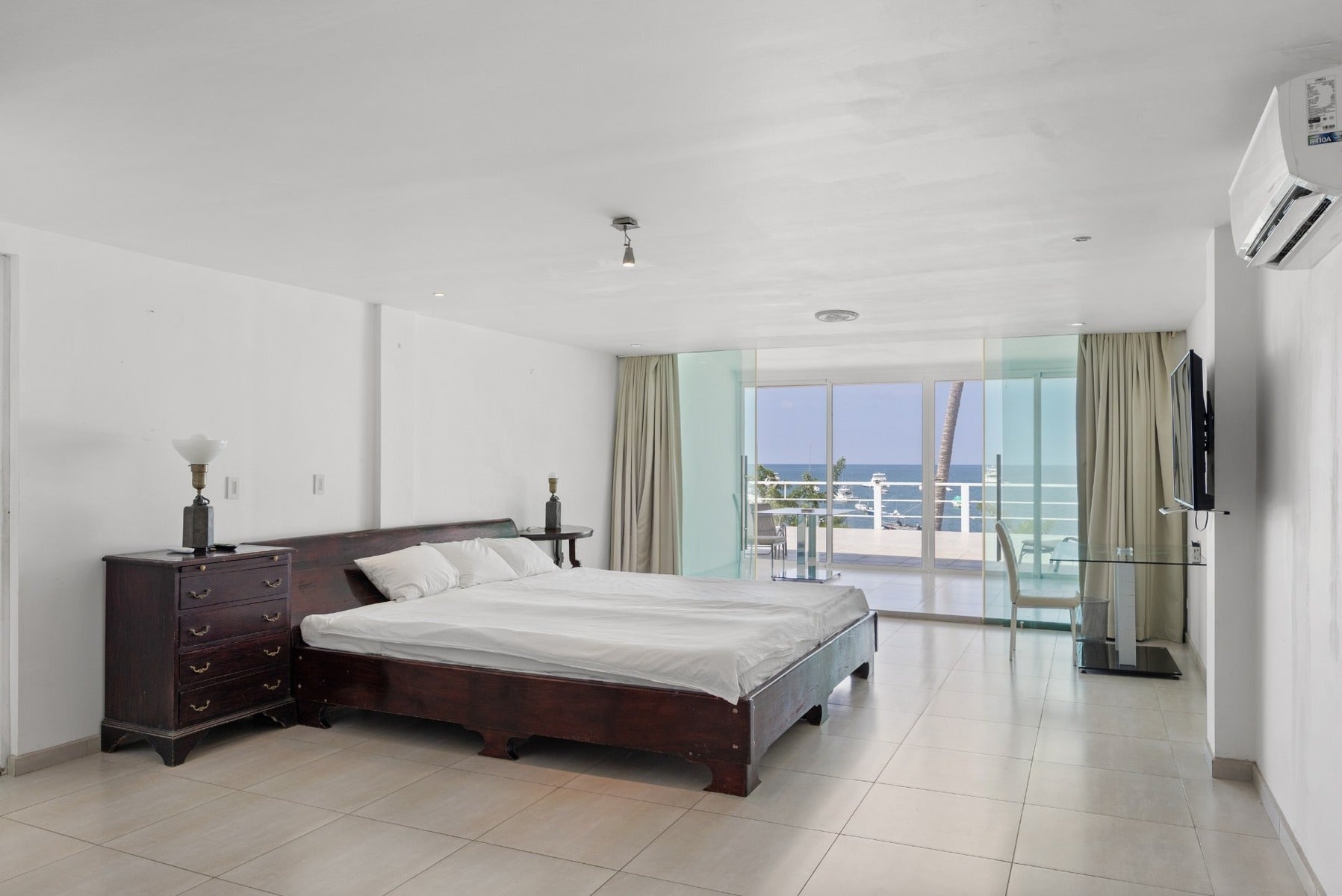Double Beachfront Mixed Use Estate — photo 16 of 19
