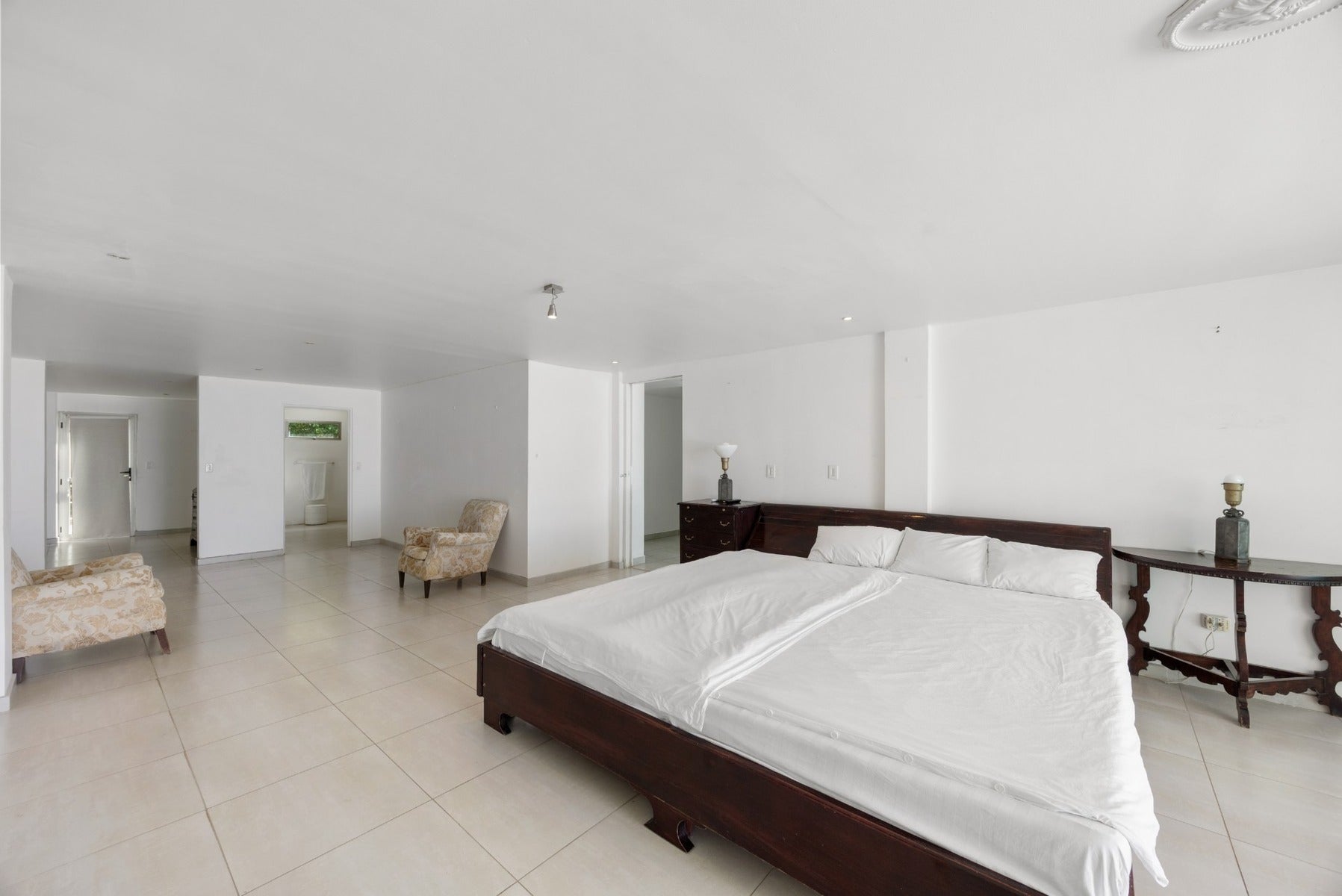 Double Beachfront Mixed Use Estate — photo 17 of 19