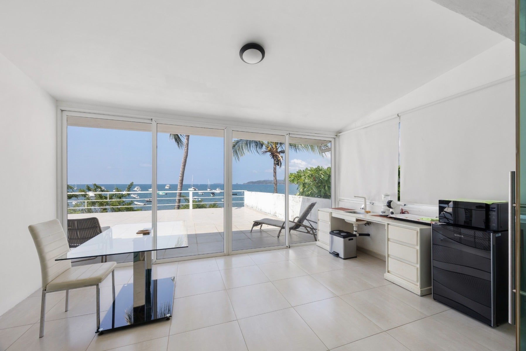 Double Beachfront Mixed Use Estate — photo 18 of 19