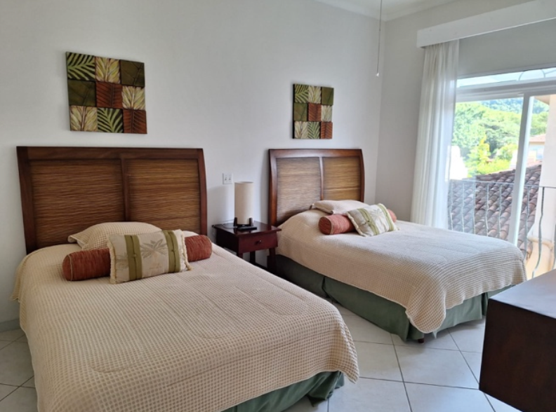 Turnkey Condo in Golf Community — photo 5 of 19