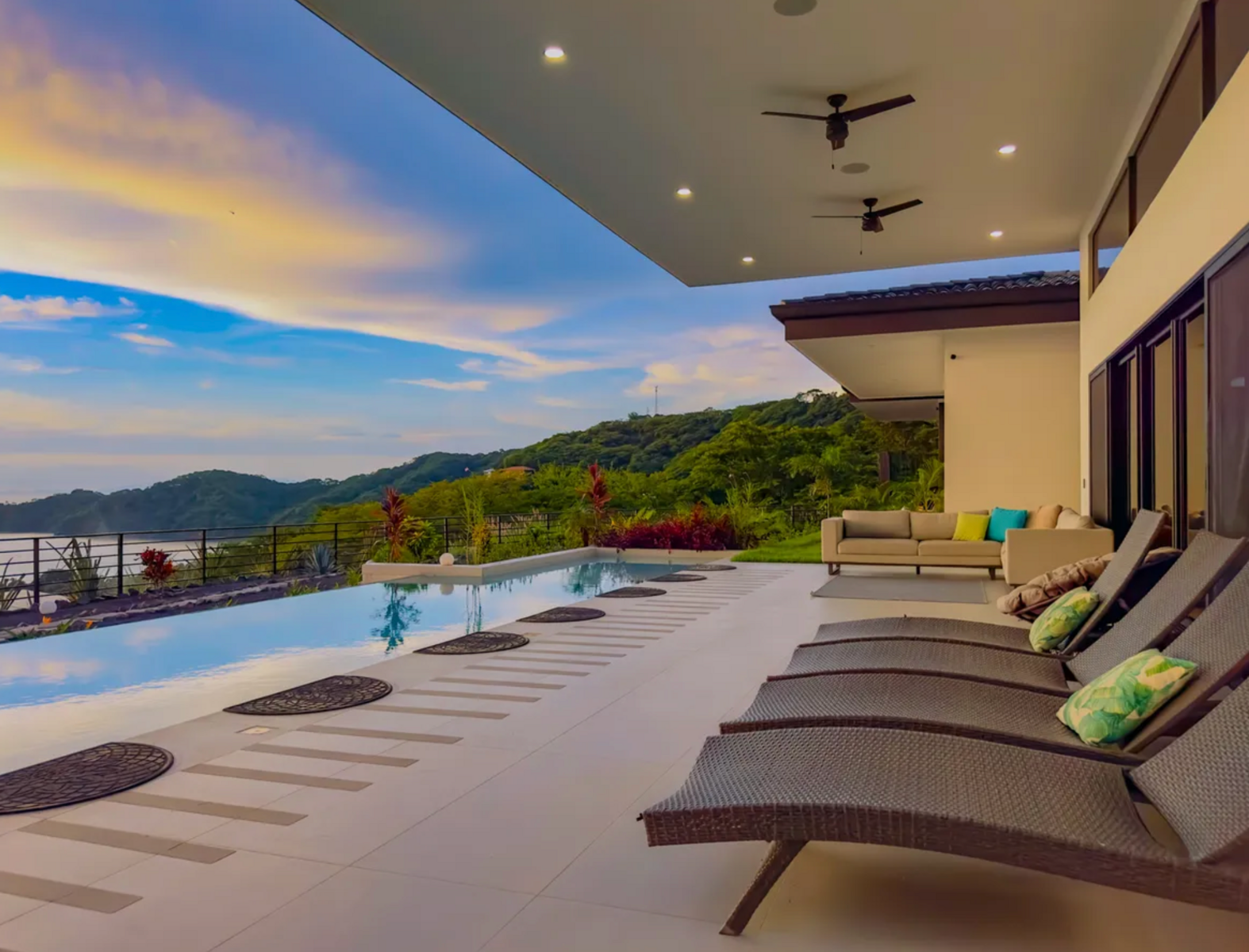 Luxury Residence with Panoramic Ocean Views Casa Siete Cielos — photo 2 of 19