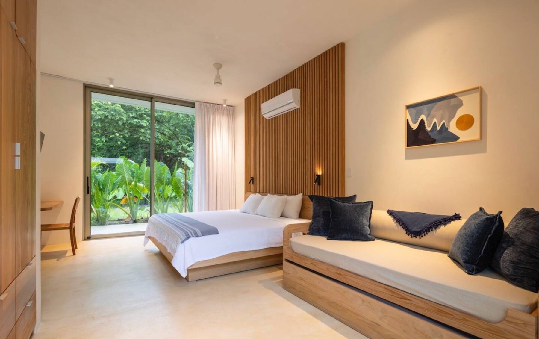 Prime Beachfront Estate — photo 10 of 19