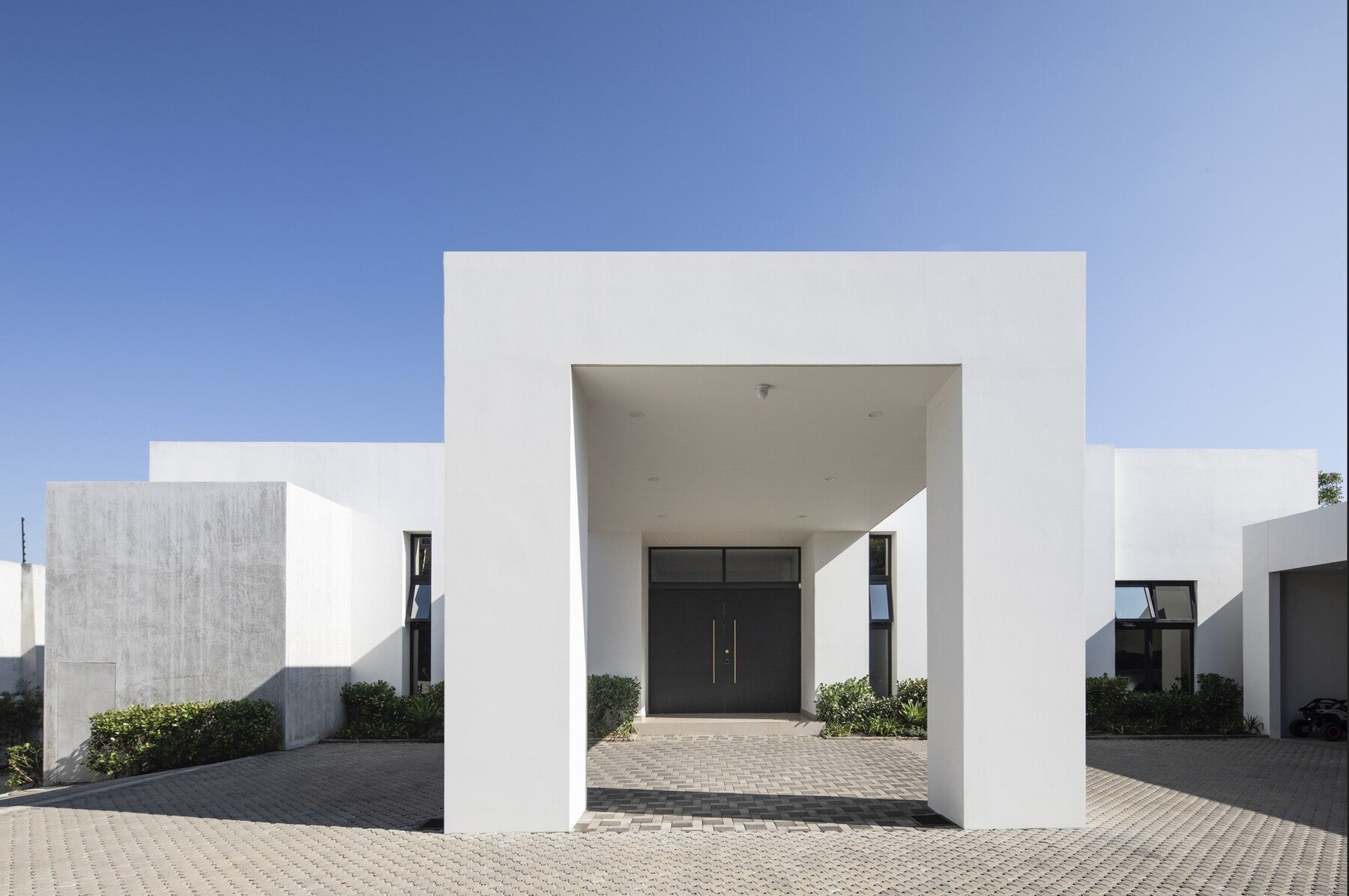 A Masterpiece of Modern Living in Bosques de Doña Rosa — photo 4 of 19