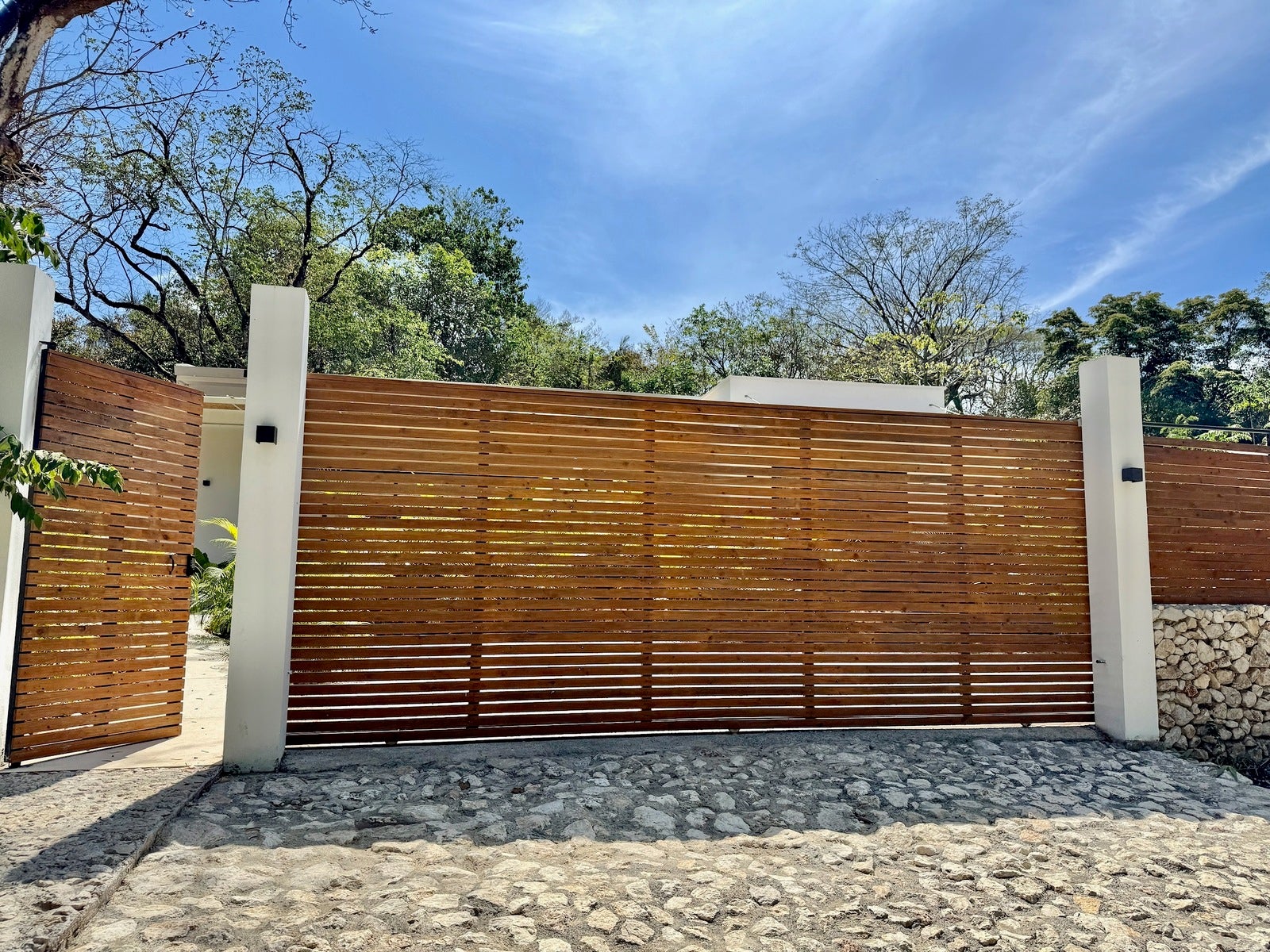New Modern Tropical Retreat with Pool — photo 17 of 19