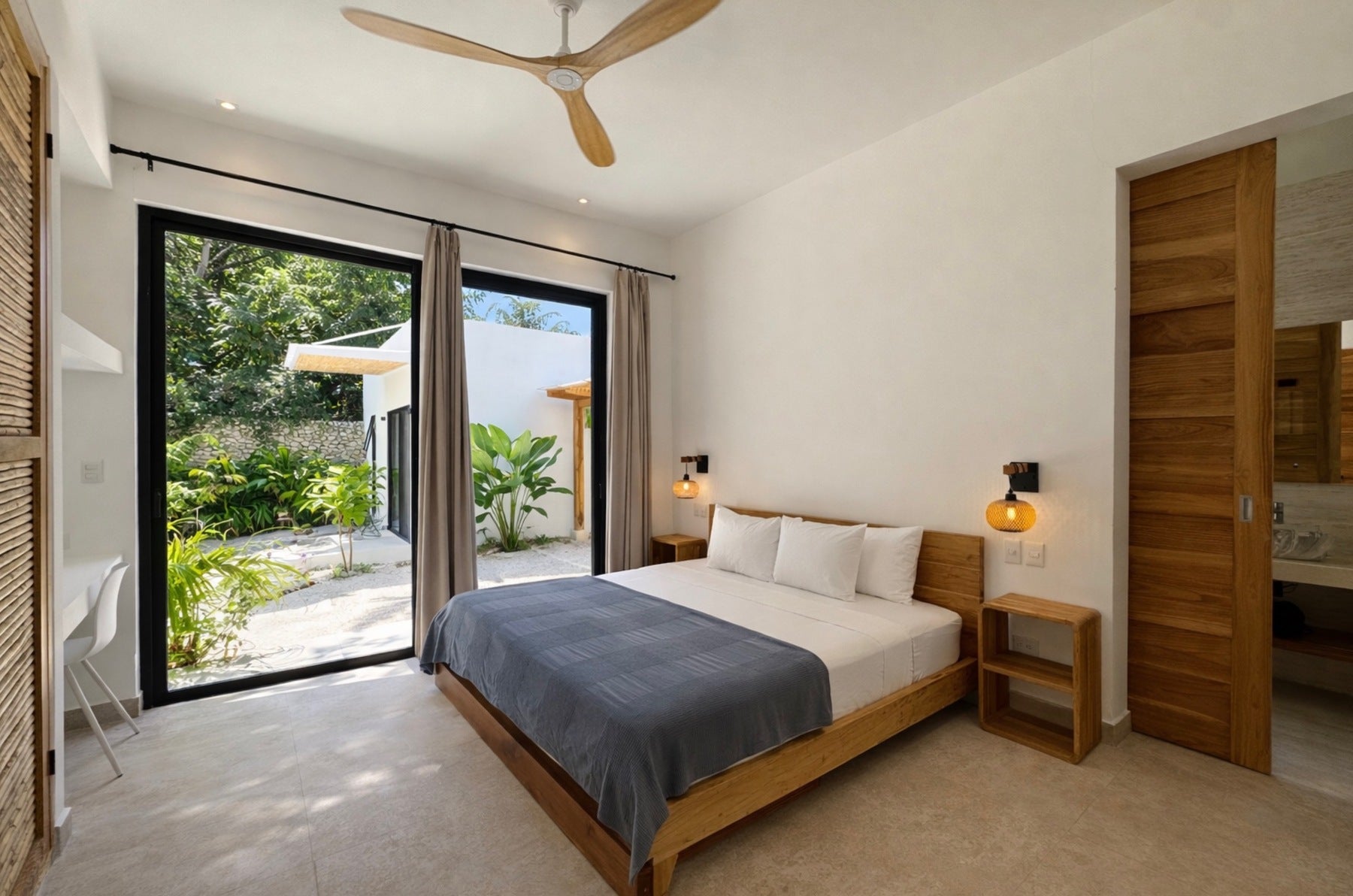 New Modern Tropical Retreat with Pool — photo 6 of 19