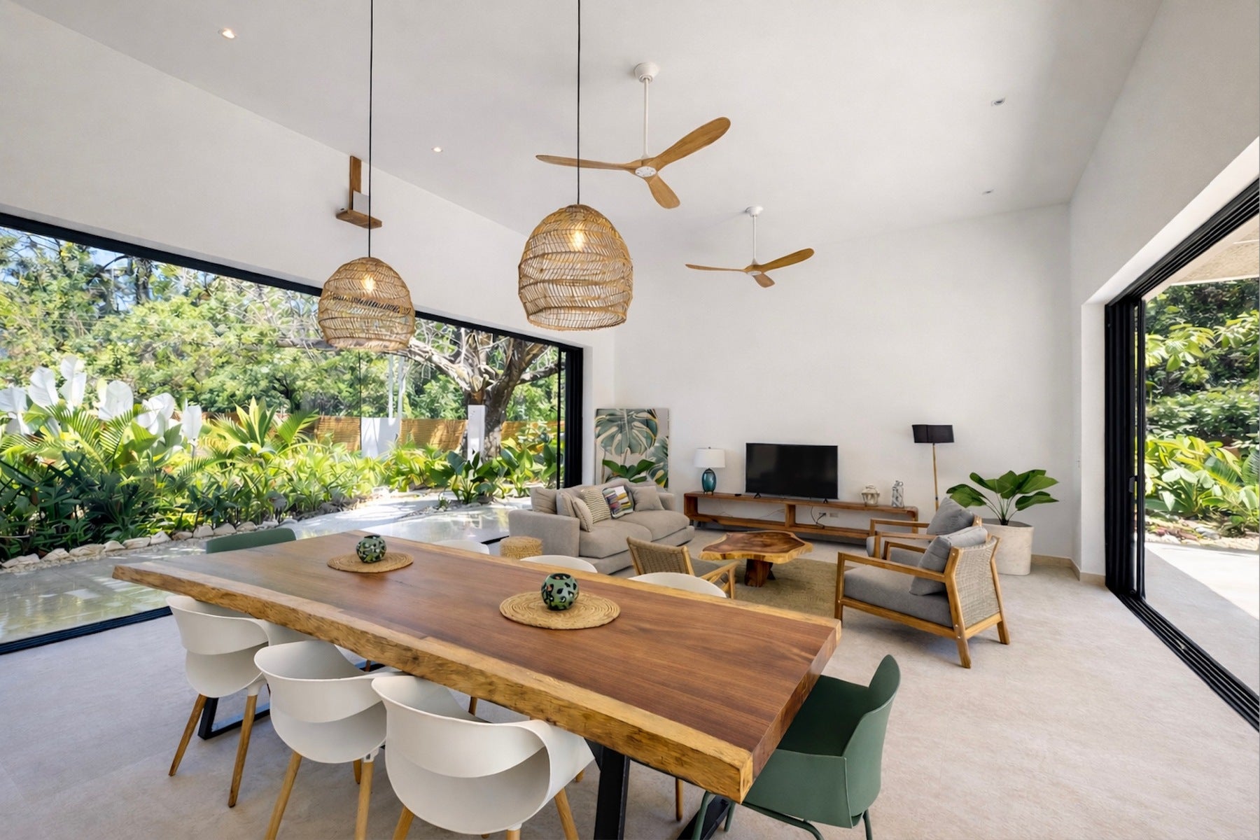 New Modern Tropical Retreat with Pool — photo 11 of 19