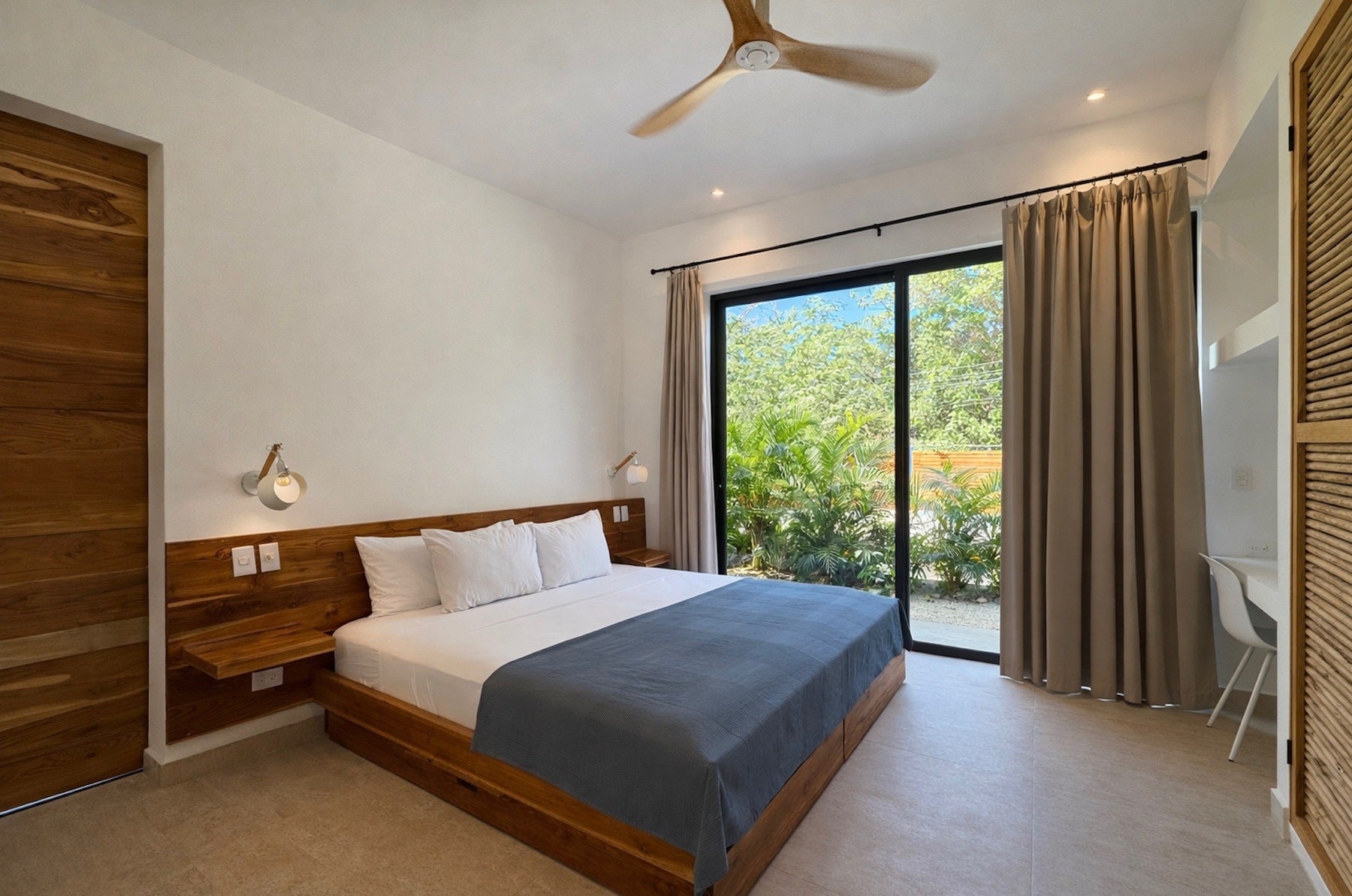 New Modern Tropical Retreat with Pool — photo 8 of 19