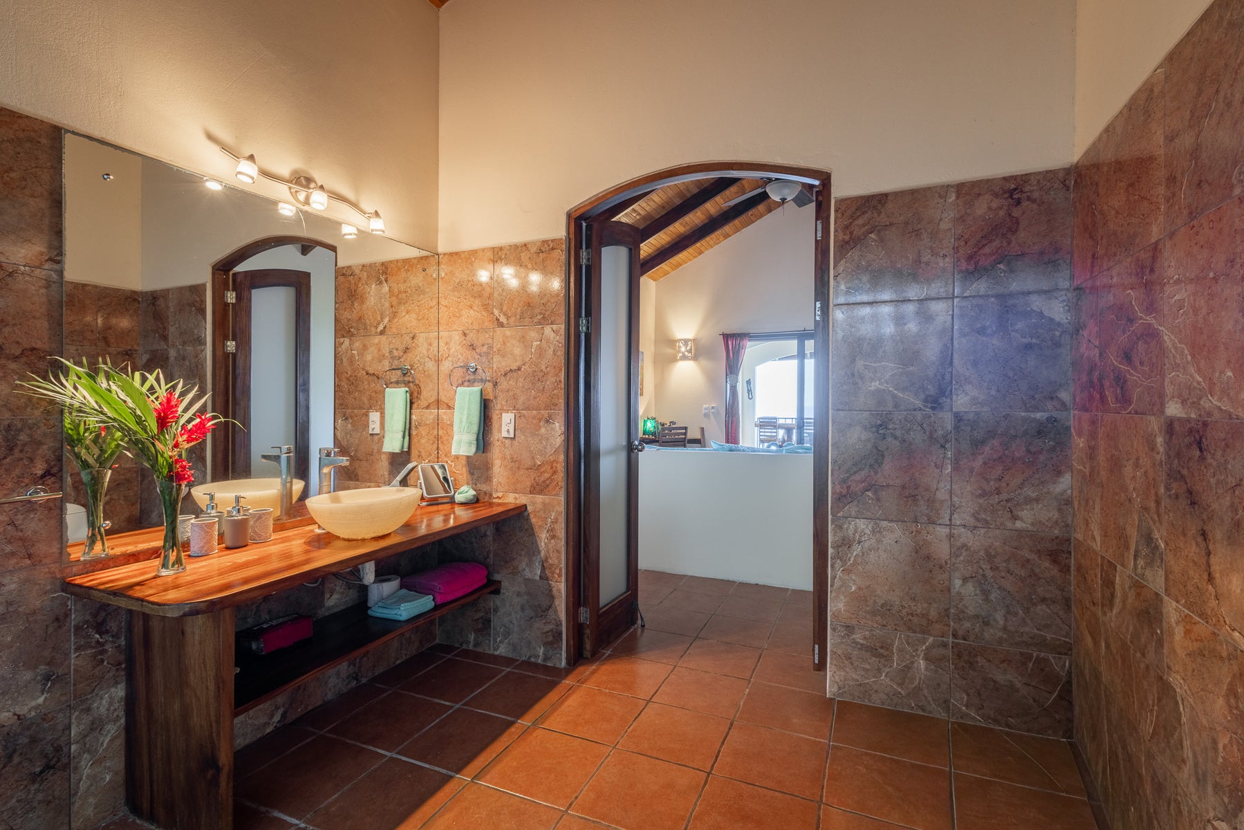 Beautiful Private Estate with Spectacular Views — photo 5 of 19