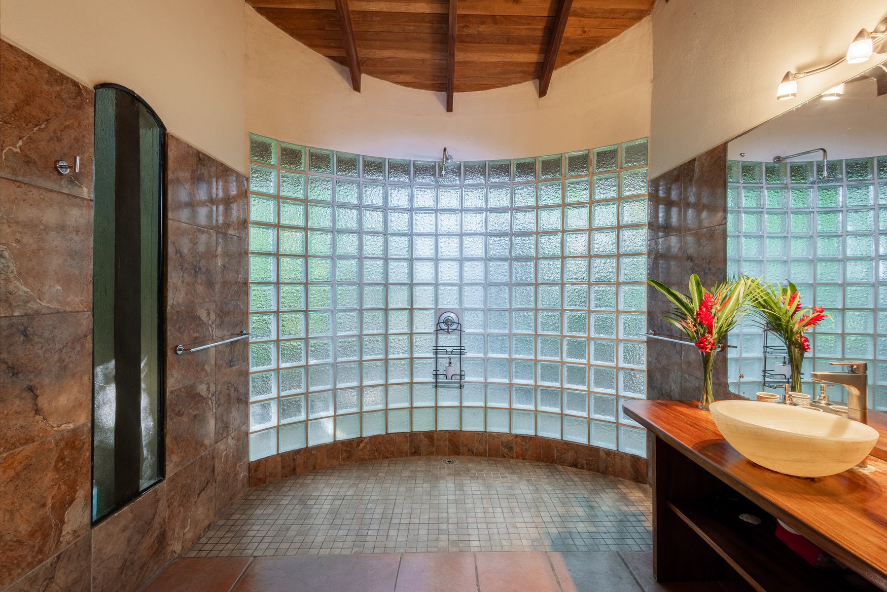 Beautiful Private Estate with Spectacular Views — photo 8 of 19